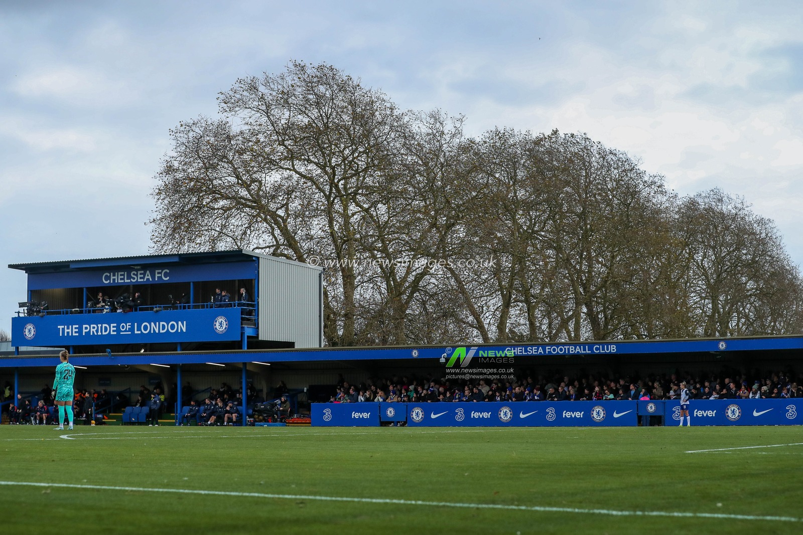 Hannah Hampton of Chelsea Women looks on during the Barclays Women's Super League match Chelsea FC Women vs Manchester United Women at Kingsmeadow Stadium, Kingston upon Thames, United Kingdom, 24th November 2024

(Photo by Izzy Poles/News Images)