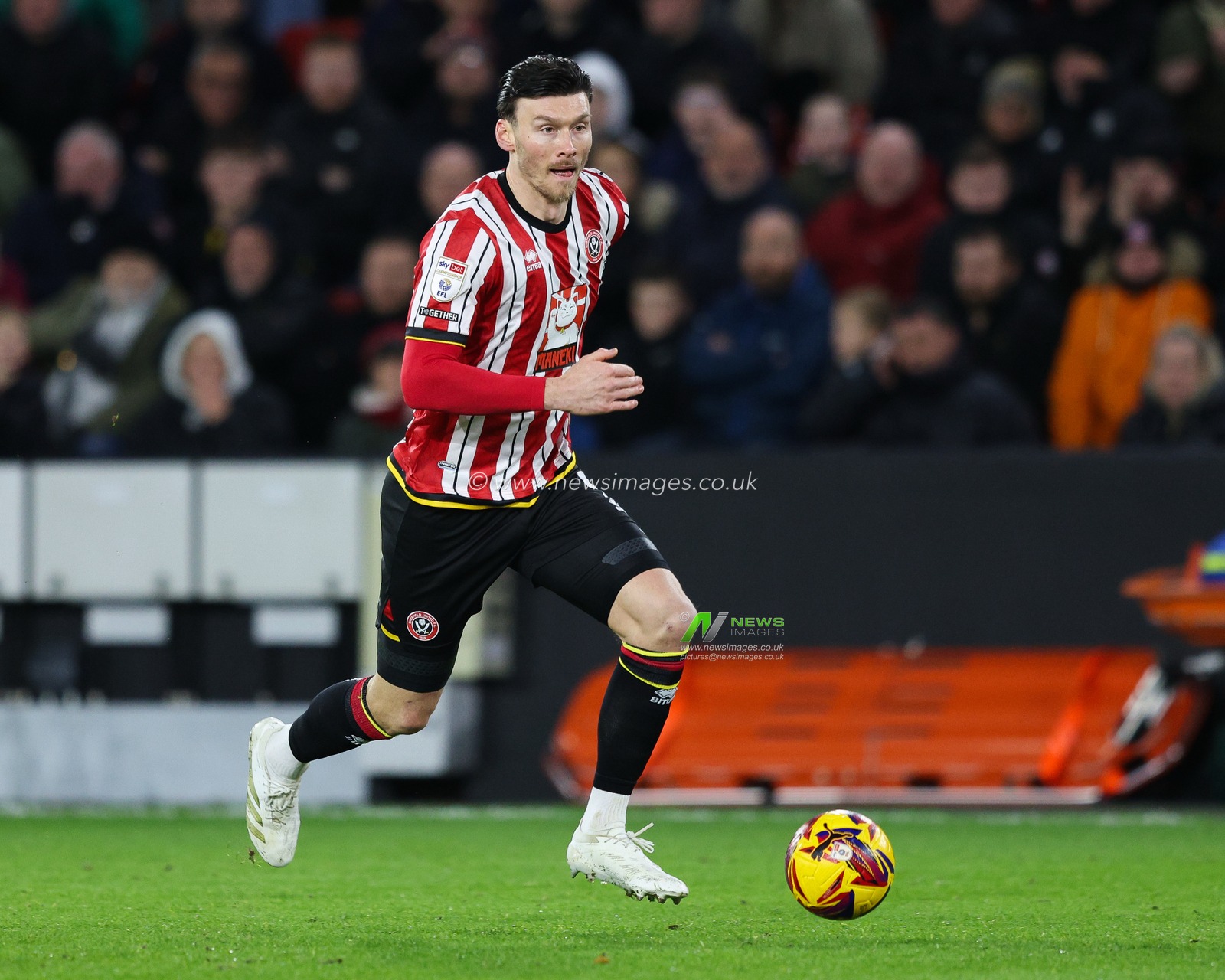 Kieffer Moore of Sheffield United in action during the Sky Bet Championship match Sheffield United vs Plymouth Argyle at Bramall Lane, Sheffield, United Kingdom, 14th December 2024

(Photo by Alex Roebuck/News Images)