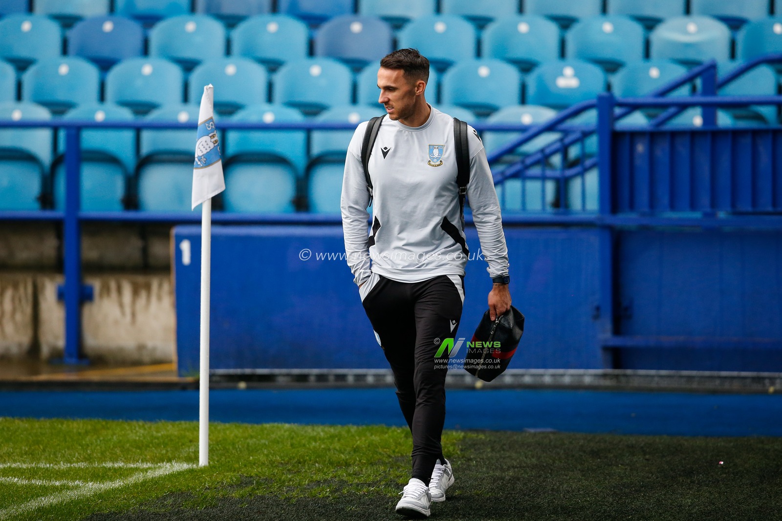 Lee Gregory #9 of Sheffield Wednesday during the Sky Bet League 1 match Sheffield Wednesday vs Shrewsbury Town at Hillsborough, Sheffield, United Kingdom, 19th November 2022

(Photo by Ben Early/News Images)