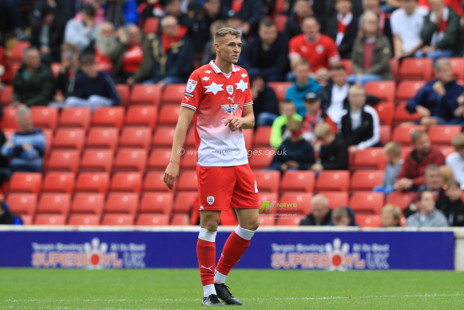 Jack Shepherd #41 of Barnsley during the Sky Bet League 1 match Barnsley vs Port Vale at Oakwell, Barnsley, United Kingdom, 5th August 2023

(Photo by Alfie Cosgrove/News Images)