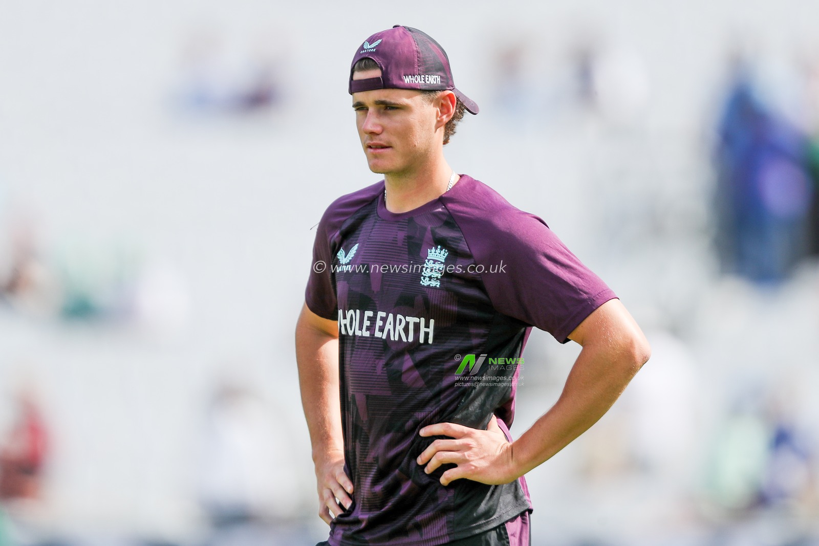Jacob Bethell of England warms up prior to the 5th Rothesay Test Match day 4 England vs India at The Kia Oval, London, United Kingdom, 3rd August 2025

(Photo by Izzy Poles/News Images)