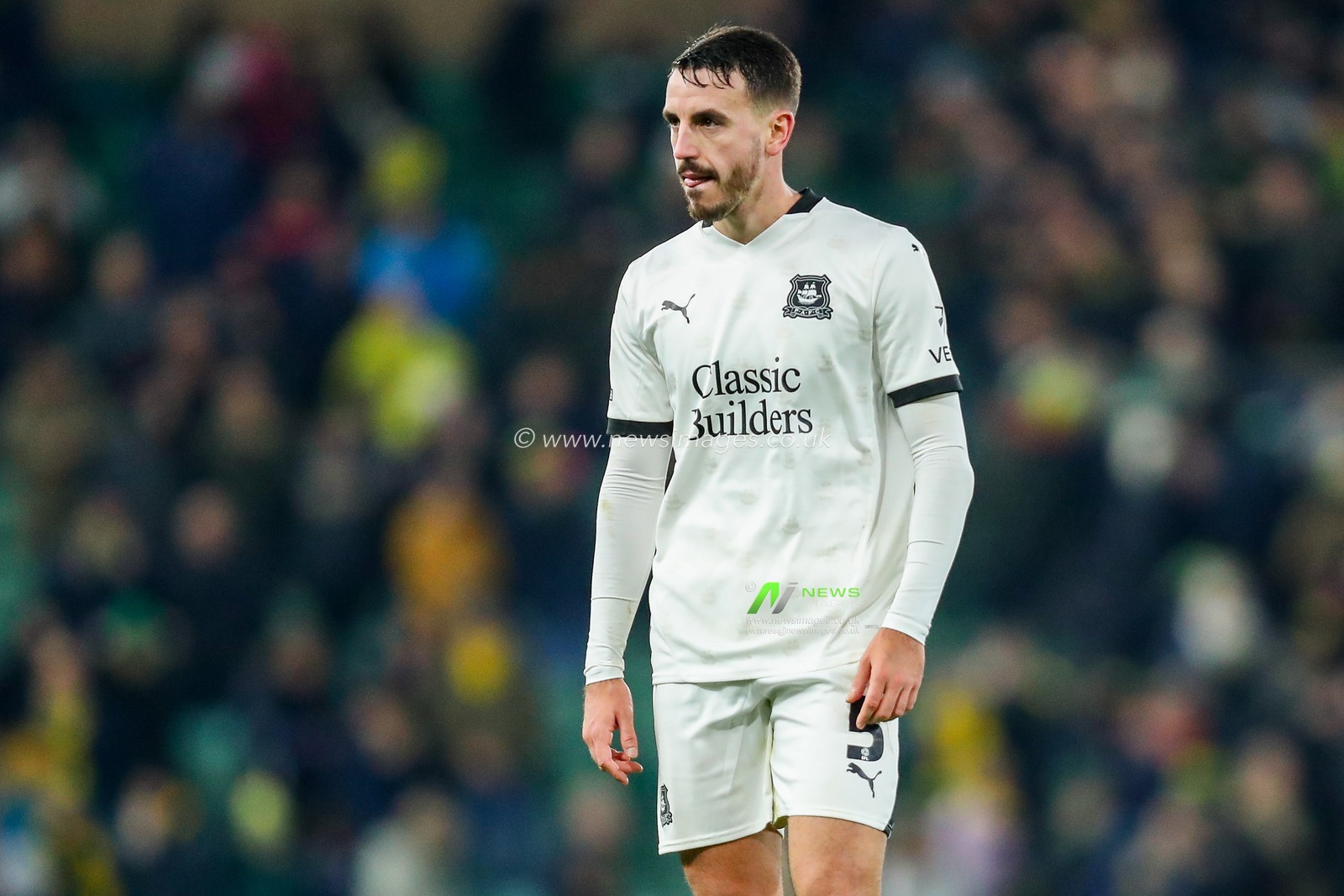 Julio Pleguezuelo of Plymouth Argyle looks dejected after the teams defeat following the Sky Bet Championship match Norwich City vs Plymouth Argyle at Carrow Road, Norwich, United Kingdom, 26th November 2024

(Photo by Izzy Poles/News Images)