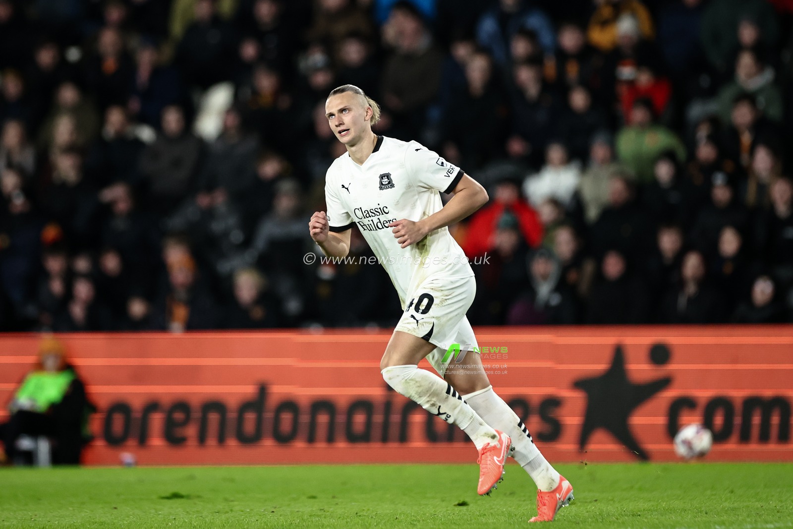 Maksym Talovierov of Plymouth Argyle during the Sky Bet Championship match Hull City vs Plymouth Argyle at MKM Stadium, Hull, United Kingdom, 4th March 2025

(Photo by Mark Cosgrove/News Images)