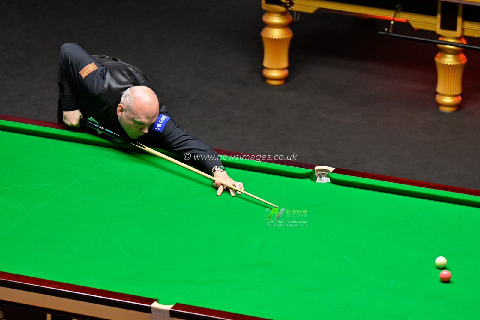 Stuart Bingham pots the pink to claim his victory over Ronnie Oâ€™Sullivan, during the Cazoo World Championships 2024 at Crucible Theatre, Sheffield, United Kingdom, 1st May 2024

(Photo by Cody Froggatt/News Images)