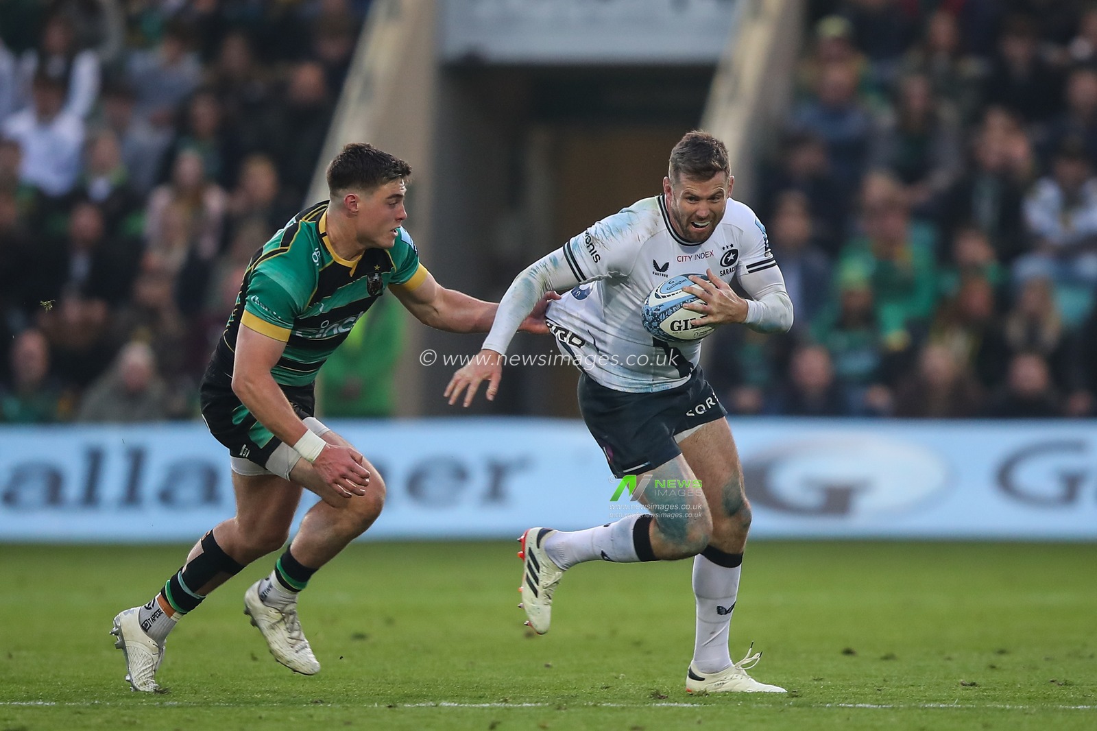 Elliot Daly of Saracens breaks with the ball during the Gallagher Premiership Play-off Semi-final match Northampton Saints vs Saracens at Cinch Stadium at Franklin's Gardens, Northampton, United Kingdom, 31st May 2024

(Photo by Gareth Evans/News Images)