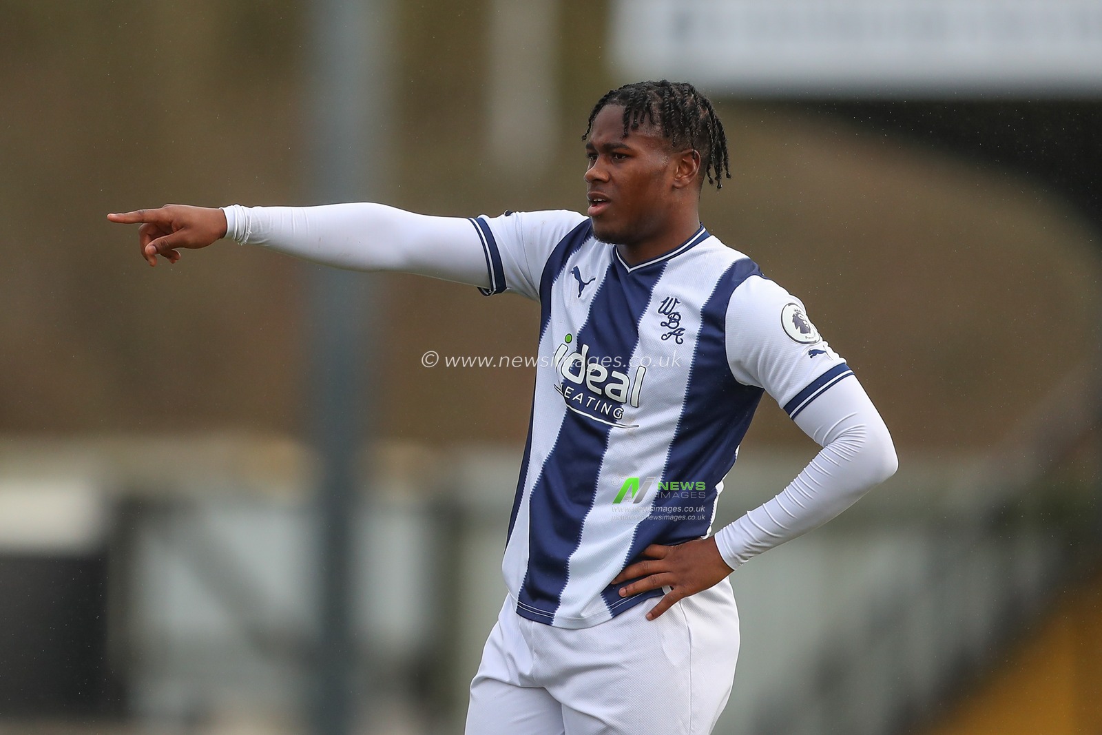 Reyes Cleary #28 of West Bromwich Albion gives his teammates instructions during the Premier League Cup match West Bromwich Albion vs Middlesbrough U23's at Keys Park, Hednesford, United Kingdom, 5th January 2023

(Photo by Gareth Evans/News Images)