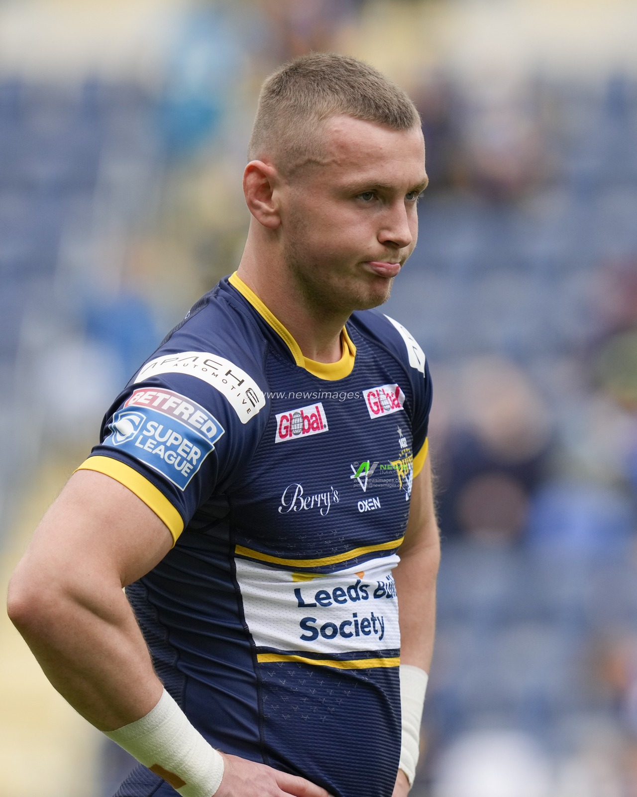 Harry Newman #3 of Leeds Rhinos warms up before the Betfred Super League Round 6 match Leeds Rhinos vs Catalans Dragons at Headingley Stadium, Leeds, United Kingdom, 25th March 2023

(Photo by Steve Flynn/News Images)