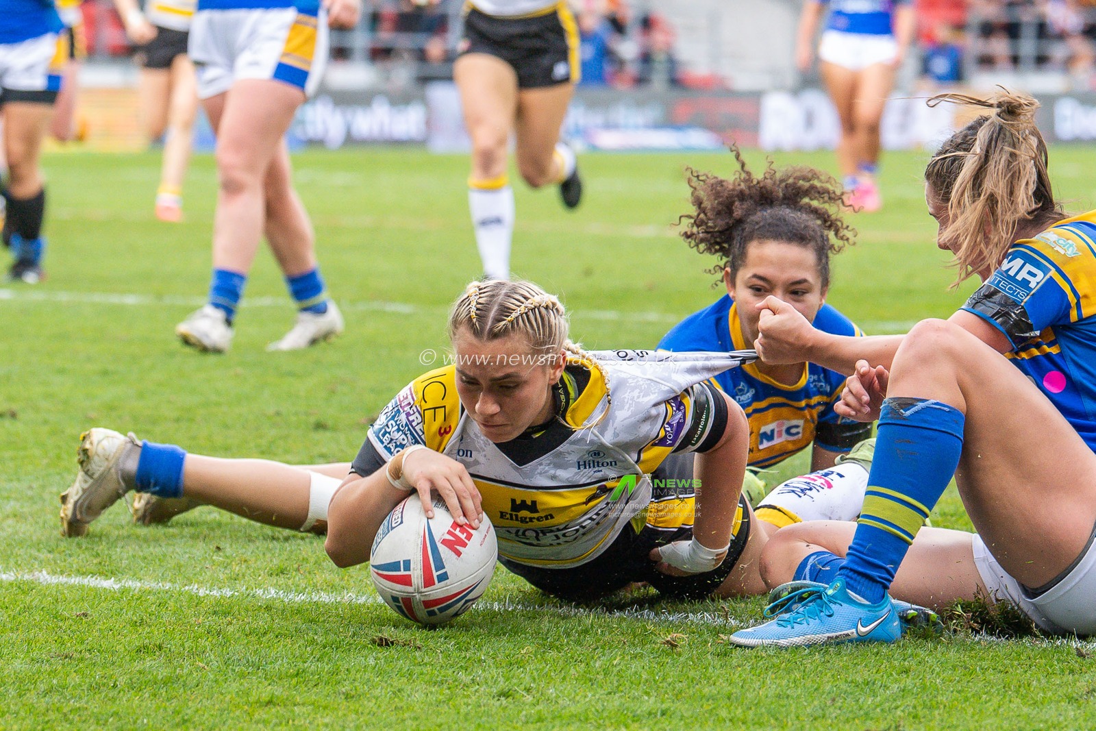 Sinead Peach of York City Knights Women goes over for a try during the Betfred Women's Super League Grand Final York CIty Knights Women vs Leeds Rhinos Women at Totally Wicked Stadium, St Helens, United Kingdom, 18th September 2022

(Photo by Craig Thomas/News Images)