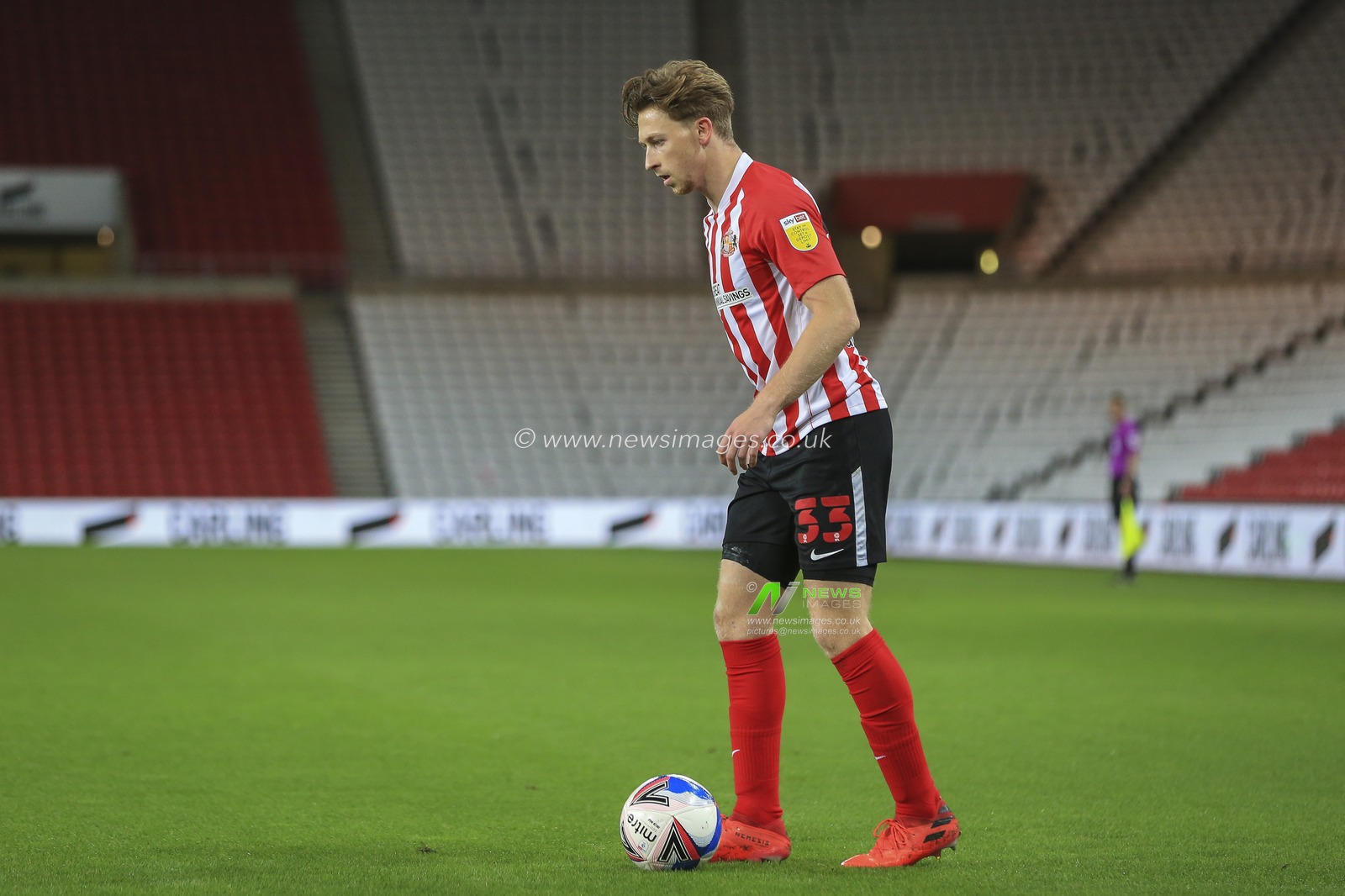 Denver Hume (33) of Sunderland in action