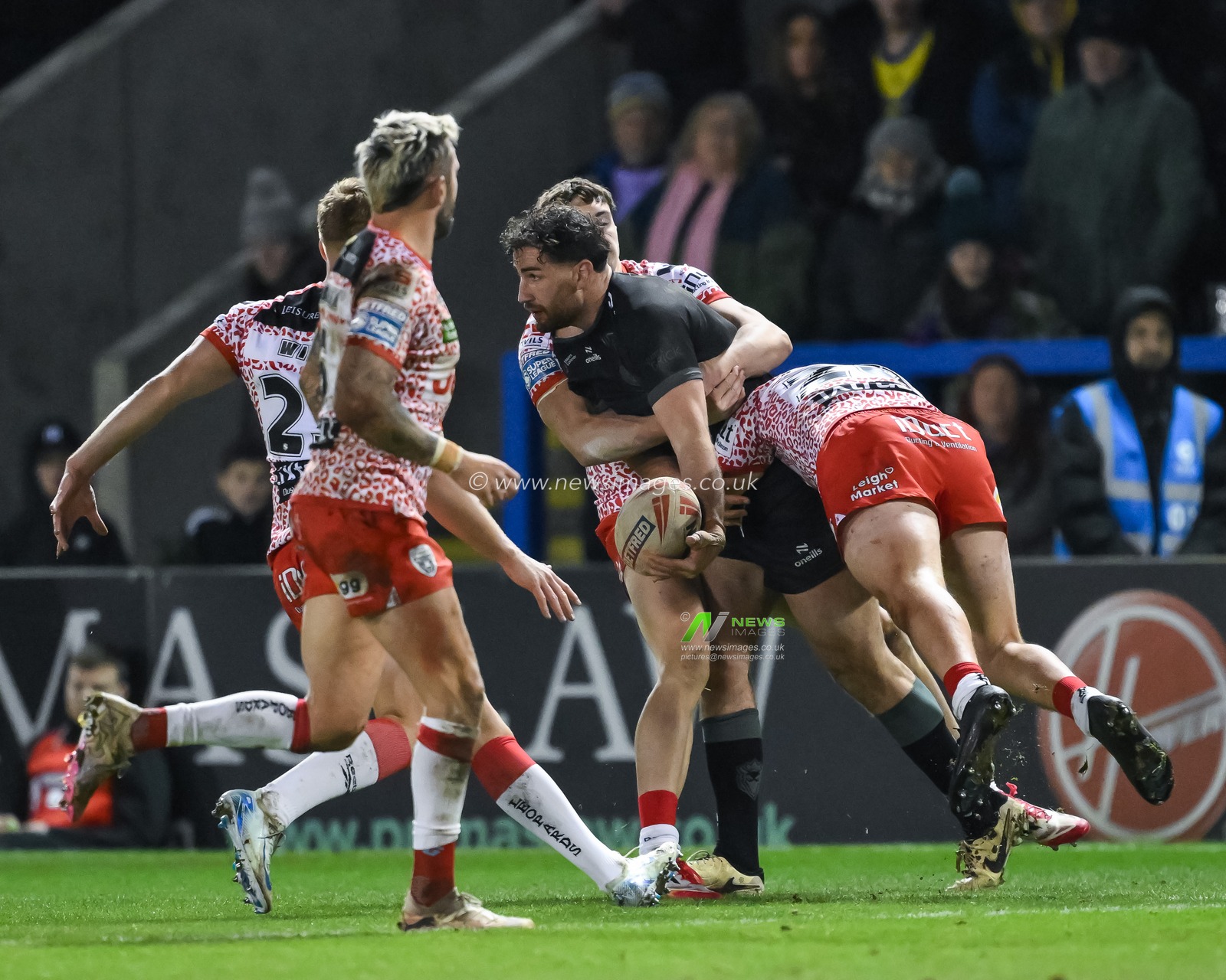 Toby King of Warrington Wolves is tackled by Kavan Rothwell of Leigh Leopards during the Toby King's Testimonial match Warrington Wolves vs Leigh Leopards at Halliwell Jones Stadium, Warrington, United Kingdom, 1st February 2025

(Photo by Craig Thomas/News Images)