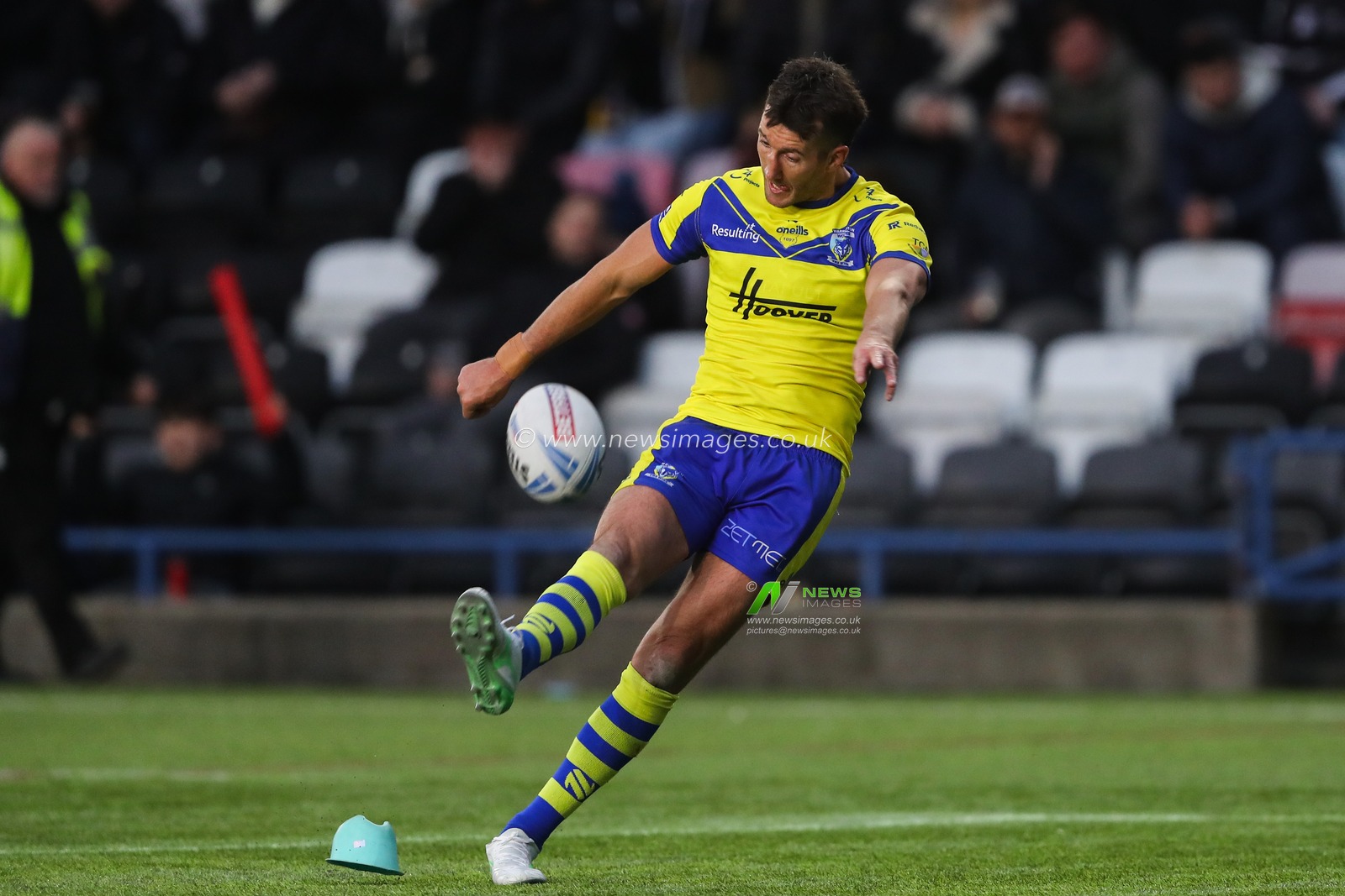 Stefan Ratchford of Warrington Wolves takes the conversion kick and scores to make it 6-6 during the Betfred Challenge Cup match Widnes Vikings vs Warrington Wolves at DCBL Stadium, Widnes, United Kingdom, 15th March 2025

(Photo by Gareth Evans/News Images)