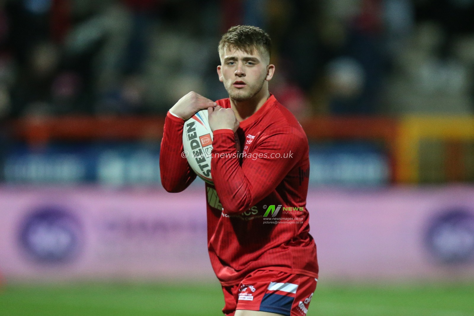 Mikey Lewis #20 of Hull KR during pre-game warm up