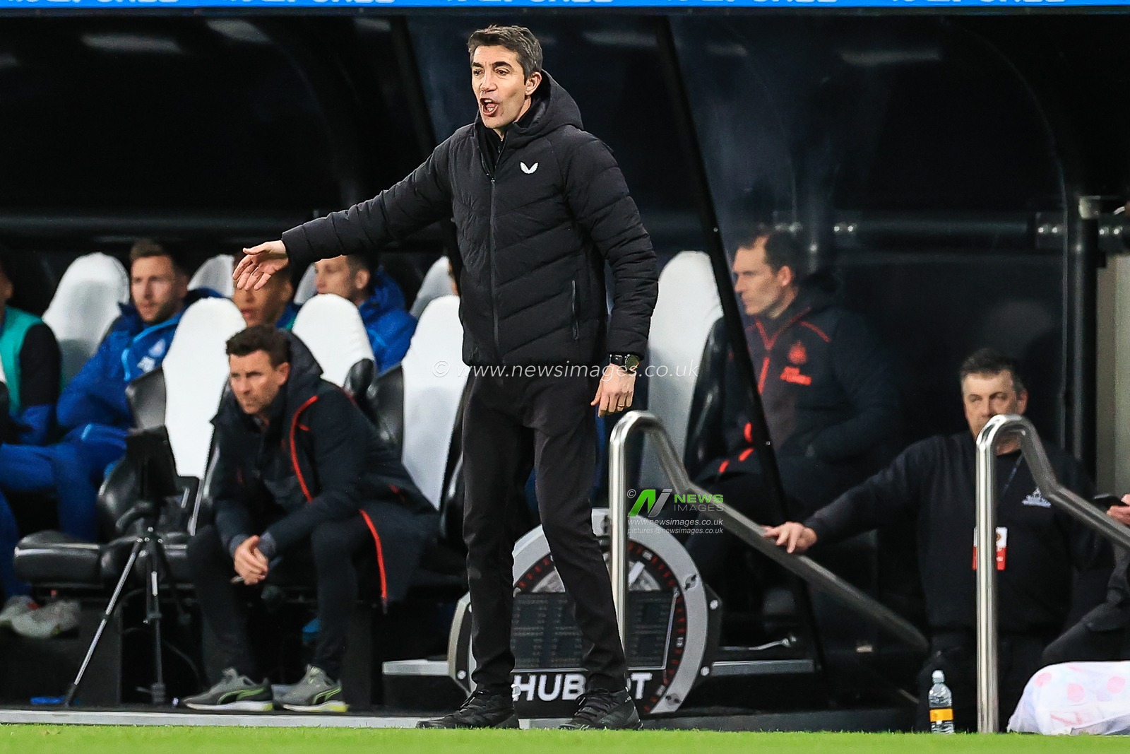 Bruno Lage manager of Wolverhampton Wanderers gives his team instructions