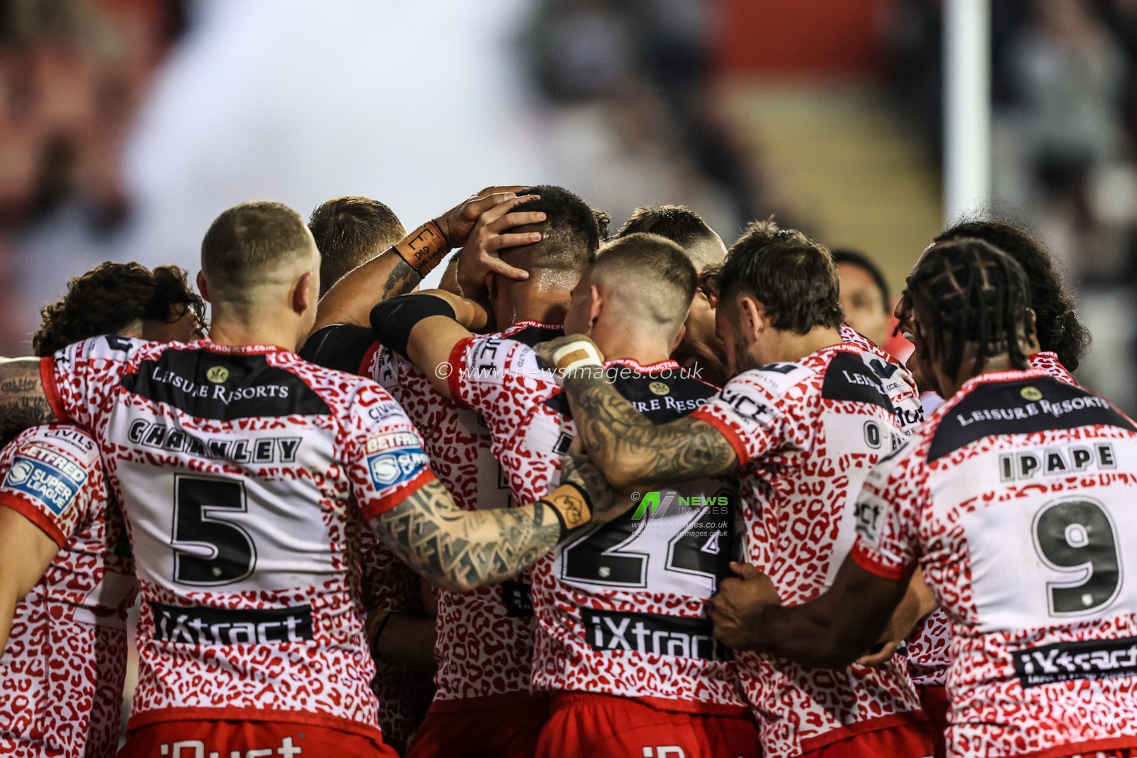 Isaac Liu of Leigh Leopards celebrates his try making it 10-0 during the Betfred Super League play-off Eliminator 1 match Leigh Leopards vs Wakefield Trinity at Progress With Unity Stadium, Leigh, United Kingdom, 26th September 2025

(Photo by Alfie Cosgrove/News Images)