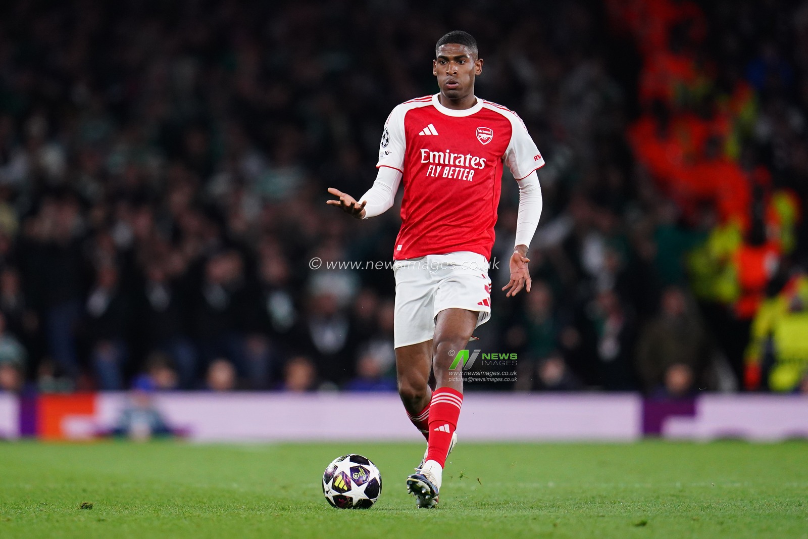 Cristhian Mosquera of Arsenal with the ball during the UEFA Champions League Quarter Finals match Arsenal vs Sporting CP at Arsenal stadium, London, United Kingdom on 15 April 2026

(Photo by Harvey Murphy/News Images)