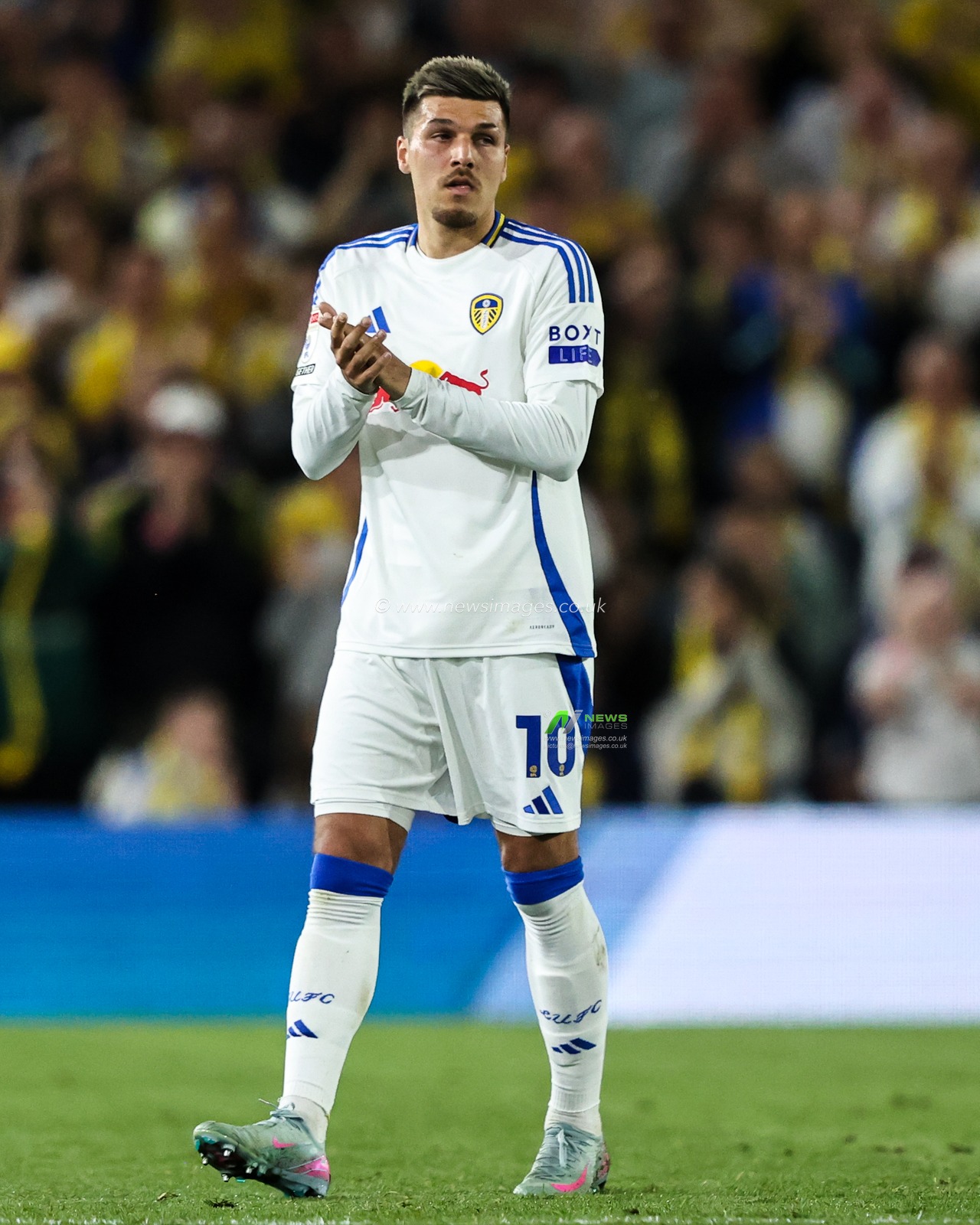 JoÃ«l Piroe of Leeds United applauds the home fans during the Sky Bet Championship match Leeds United vs Bristol City at Elland Road, Leeds, United Kingdom, 28th April 2025

(Photo by Alfie Cosgrove/News Images)