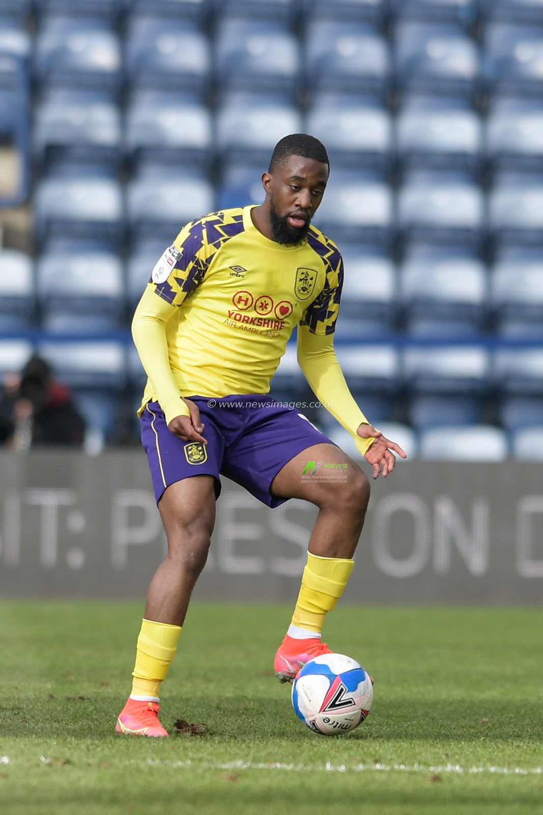 Isaac Mbenza #18 of Huddersfield Town controls the ball