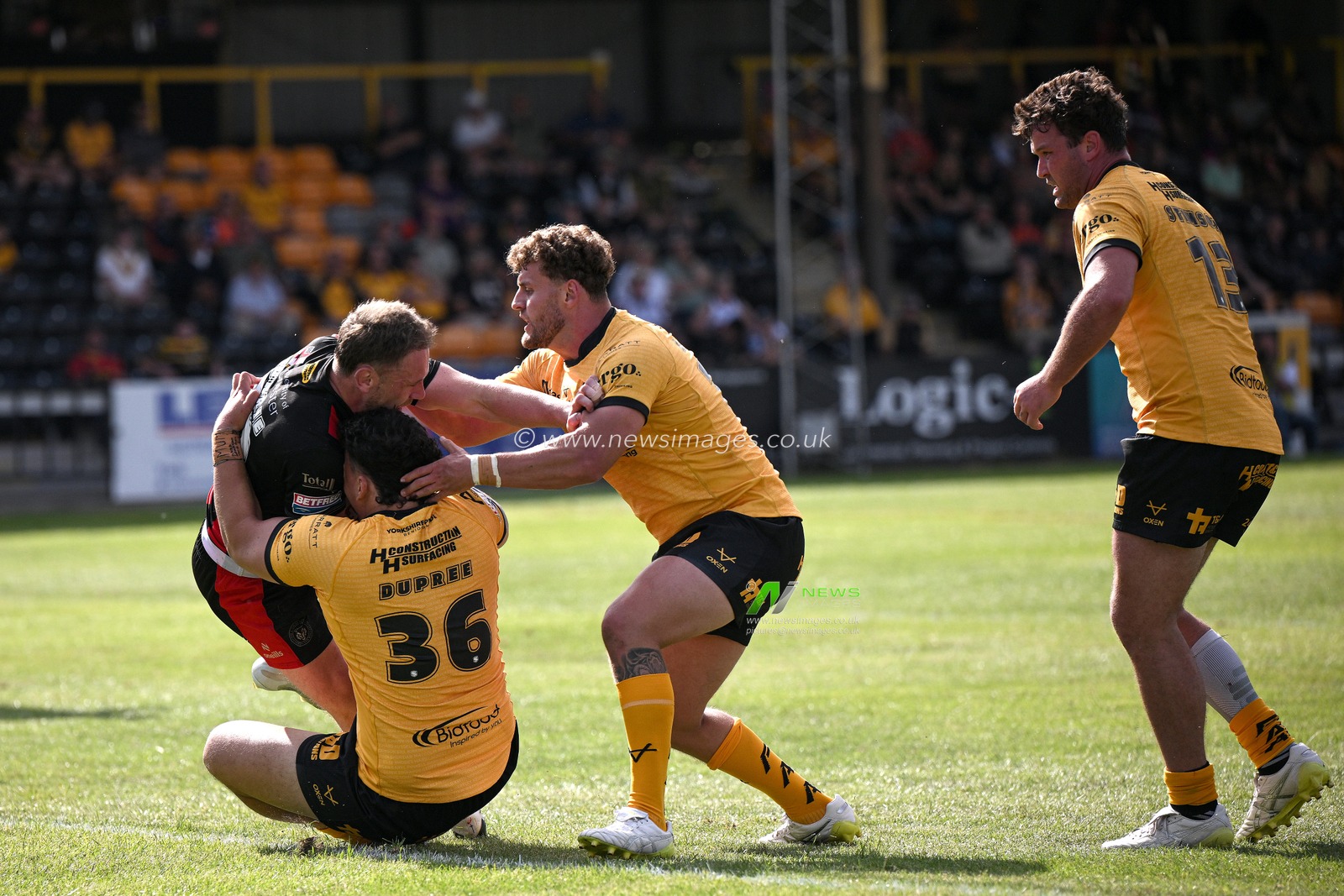 Ben Currie of Warrington Wolves makes a try during the Betfred Super League round 21 match Castleford Tigers vs Warrington Wolves at OneBore Stadium, Castleford, Untied Kingdom on 01 August 2026

(Photo by Ben Roberts/News Images)
