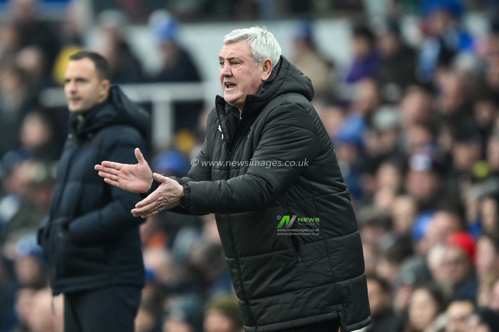 Steve Bruce head coach of Blackpool gives his team instructions during the Sky Bet League 1 match Birmingham City vs Blackpool at St. Andrew's @ Knighthead Park, Birmingham, United Kingdom, 29th December 2024

(Photo by Craig Thomas/News Images)