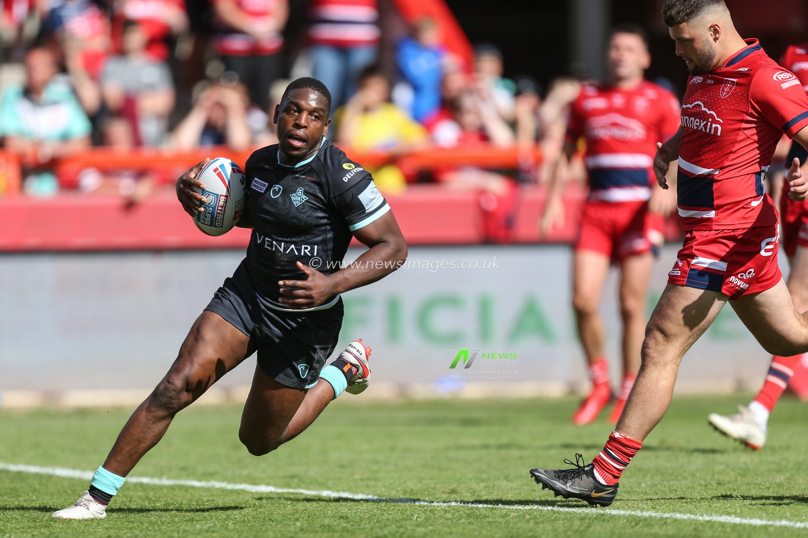 Jermaine McGillvary #2 of Huddersfield Giants breaks through the Hull KR defence to run for the try line