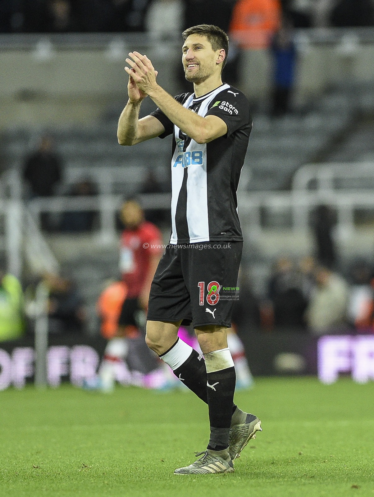 8th December 2019, St. James's Park, Newcastle, England; Premier League, Newcastle United v Southampton : Federico FernÃ¡ndez (18) of Newcastle United applauds the fans

Credit: Iam Burn/News Images