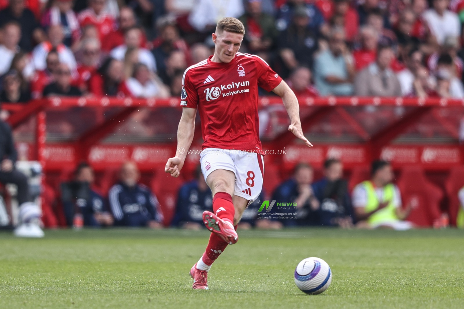Elliot Anderson of Nottingham Forest passes the ball during the Premier League match Nottingham Forest vs Leicester City at City Ground, Nottingham, United Kingdom, 11th May 2025

(Photo by Alfie Cosgrove/News Images)
