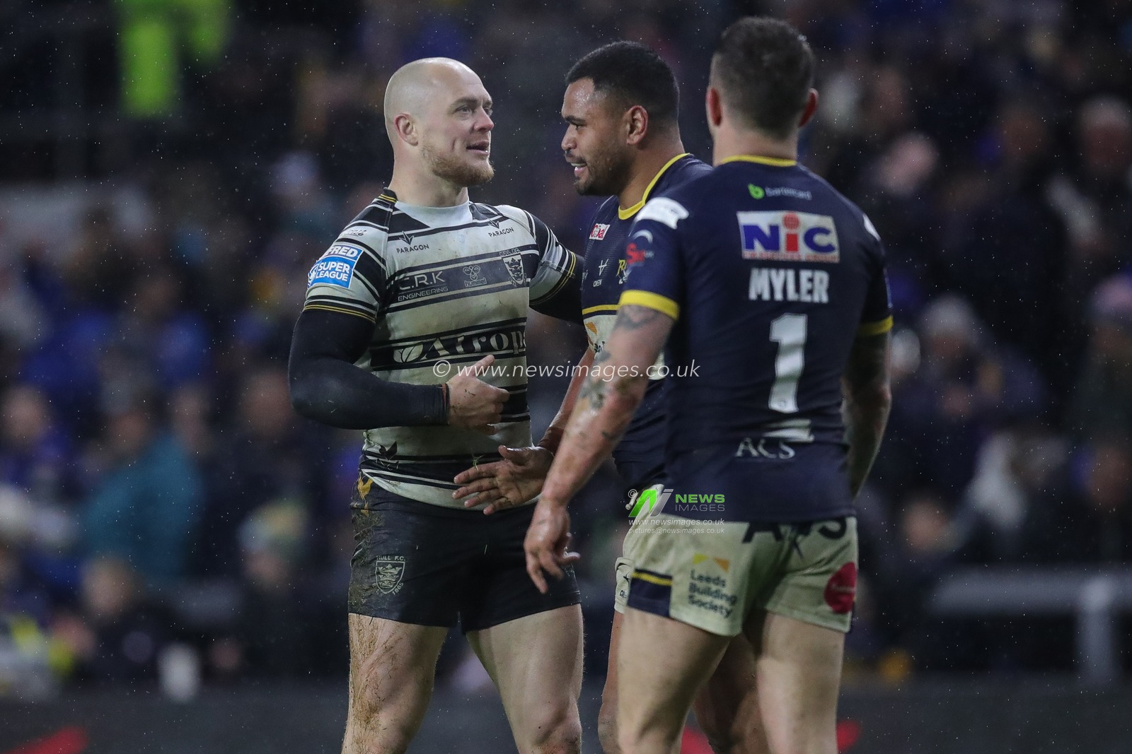 Adam Swift #2 of Hull FC shakes hands with Sam Lisone #15 of Leeds Rhinos after the Betfred Super League Round 9 match Leeds Rhinos vs Hull FC at Headingley Stadium, Leeds, United Kingdom, 14th April 2023

(Photo by James Heaton/News Images)