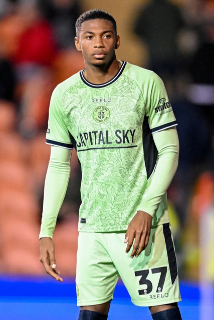 Zack Nelson of Luton Town during the Sky Bet League 1 match Blackpool vs Luton Town at Bloomfield Road, Blackpool, United Kingdom, 30th September 2025

(Photo by Adam Gee/News Images)