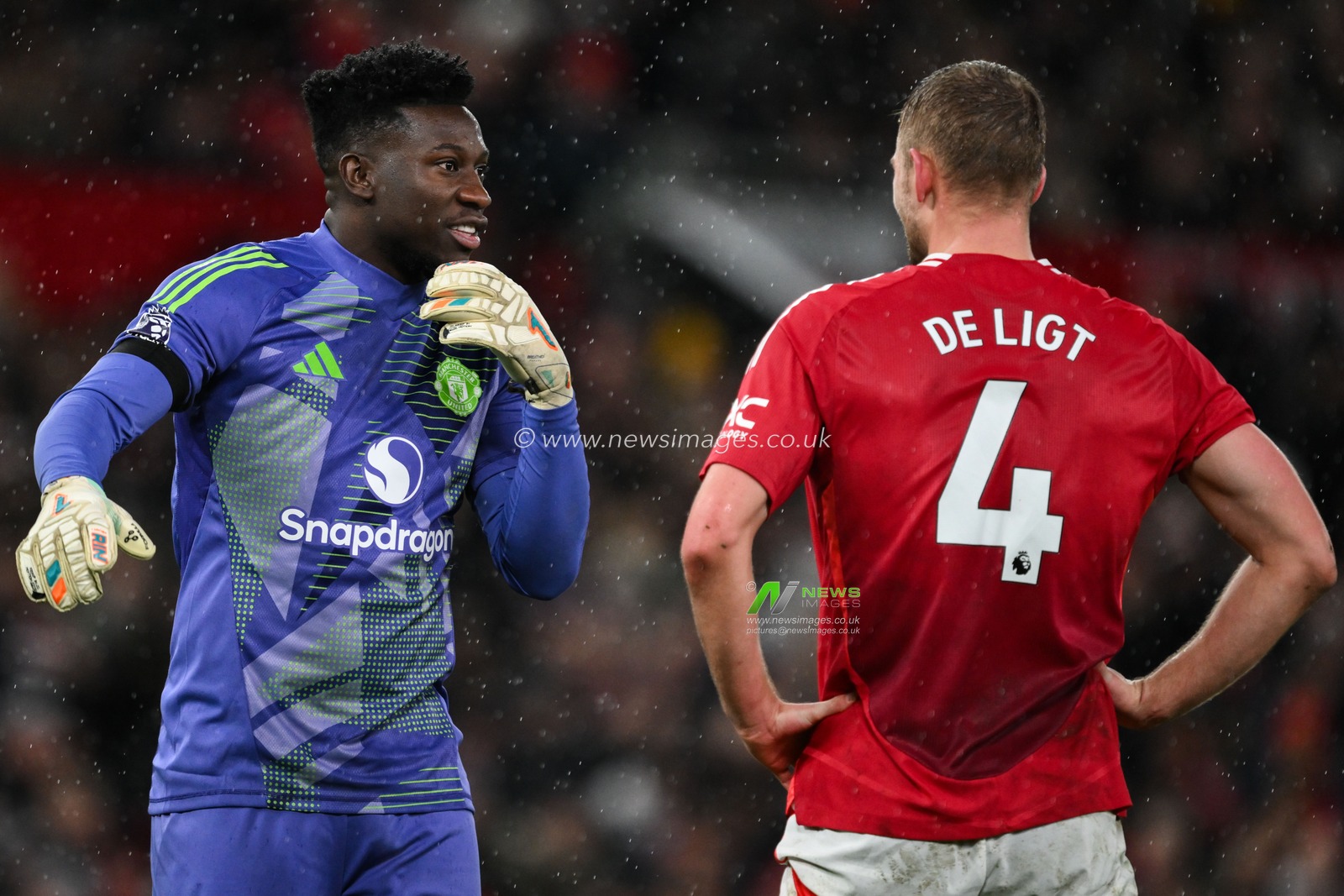 AndrÃ© Onana of Manchester United talks to Matthijs de Ligt of Manchester United during the Premier League match Manchester United vs Nottingham Forest at Old Trafford, Manchester, United Kingdom, 7th December 2024

(Photo by Craig Thomas/News Images)