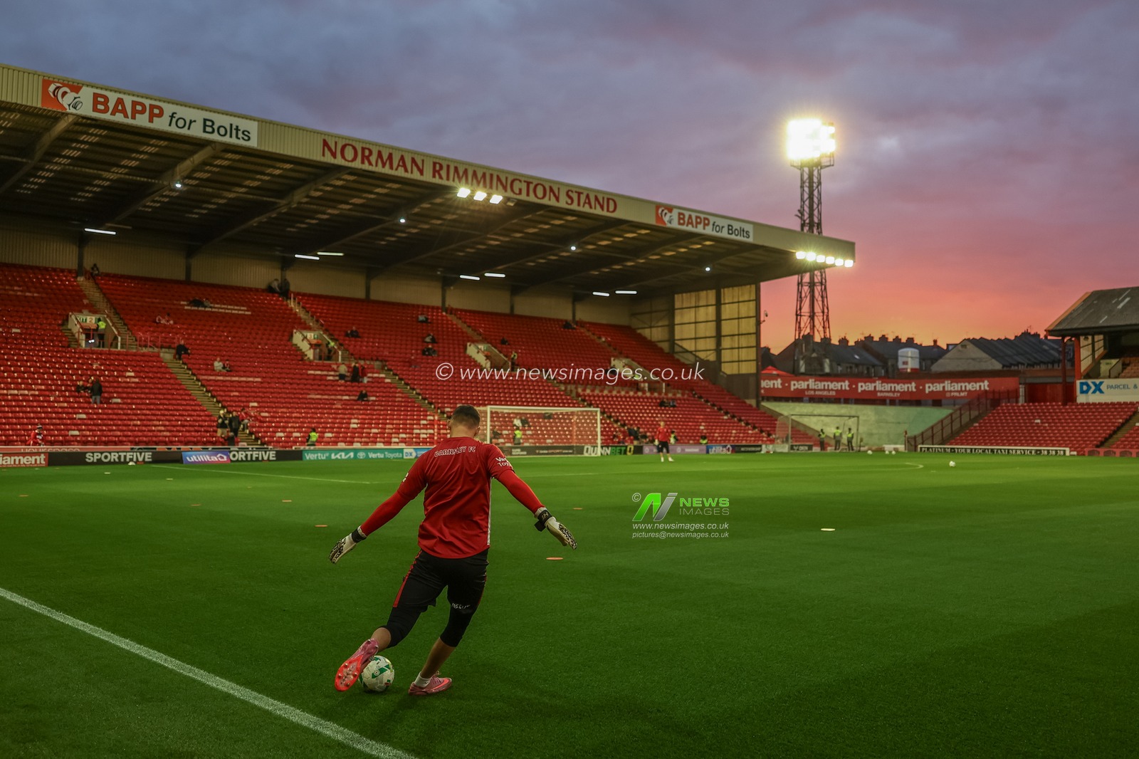 Kieren Flavell of Barnsley in the pregame warmup session during the Carabao Cup Round 3 match Barnsley vs Brighton and Hove Albion at Oakwell, Barnsley, United Kingdom, 23rd September 2025

(Photo by Mark Cosgrove/News Images)