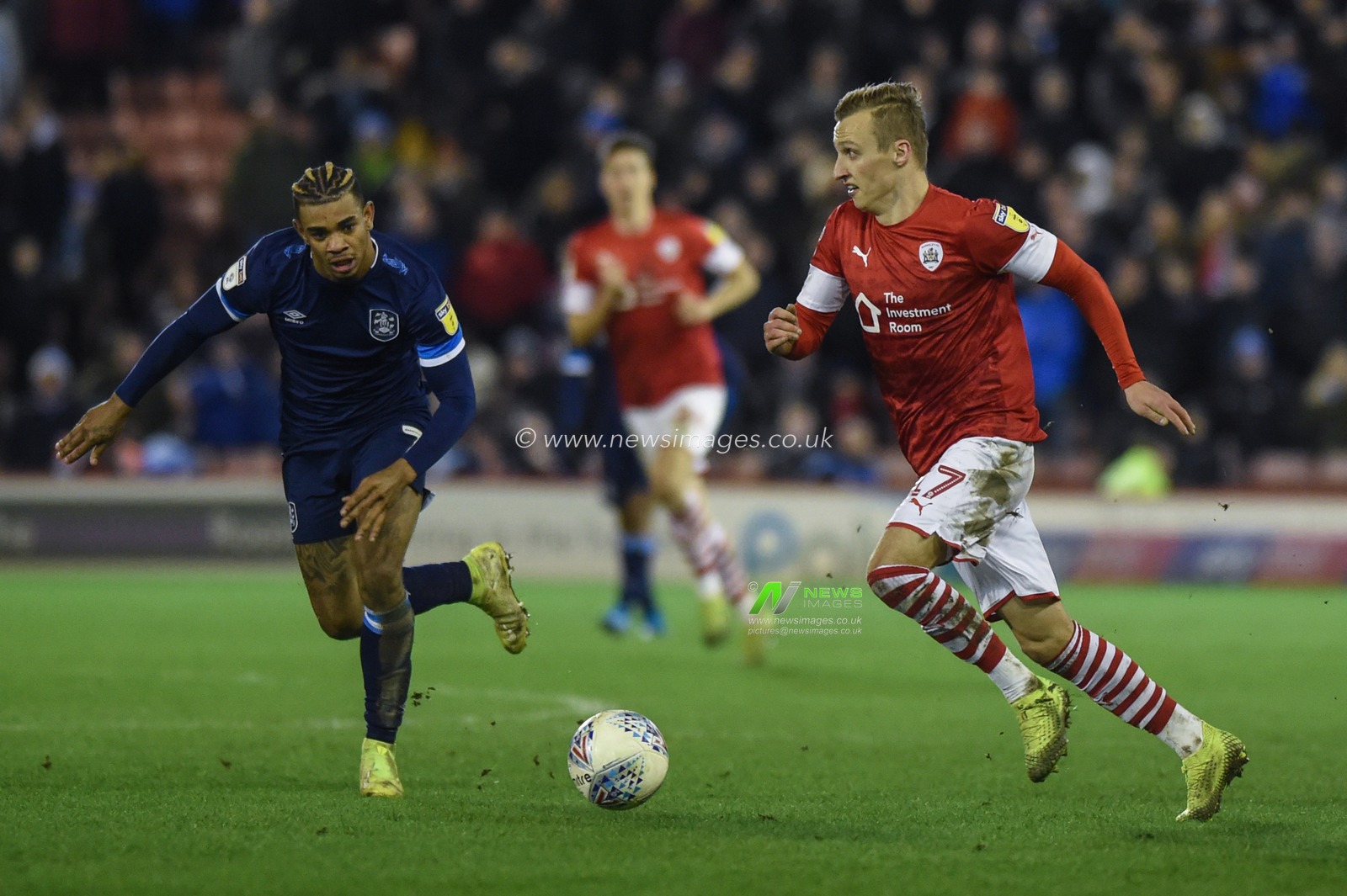 11th January 2020, Oakwell, Barnsley, England; Sky Bet Championship, Barnsley v Huddersfield Town : Marcel Ritzmaier (17) of Barnsley FC takes on Juninho Bacuna (7) of Huddersfield Town 

Credit: Dean Williams/News Images