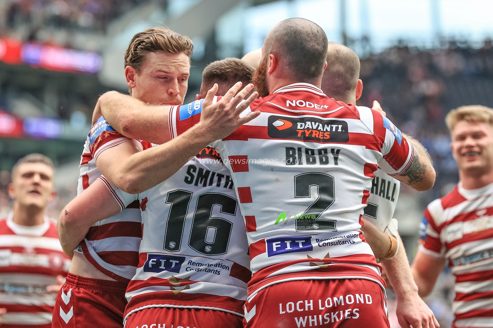Harry Smith #16 of Wigan Warriors celebrates his try