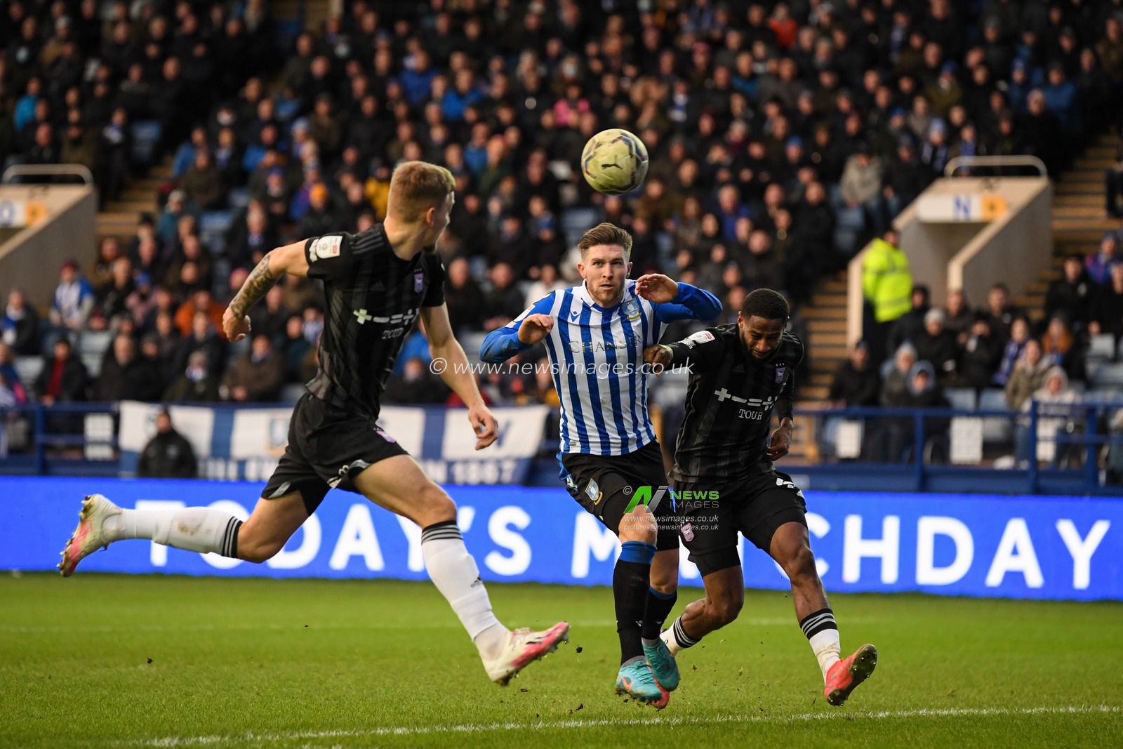 Josh Windass #11 of Sheffield Wednesday has a chance in front of goal