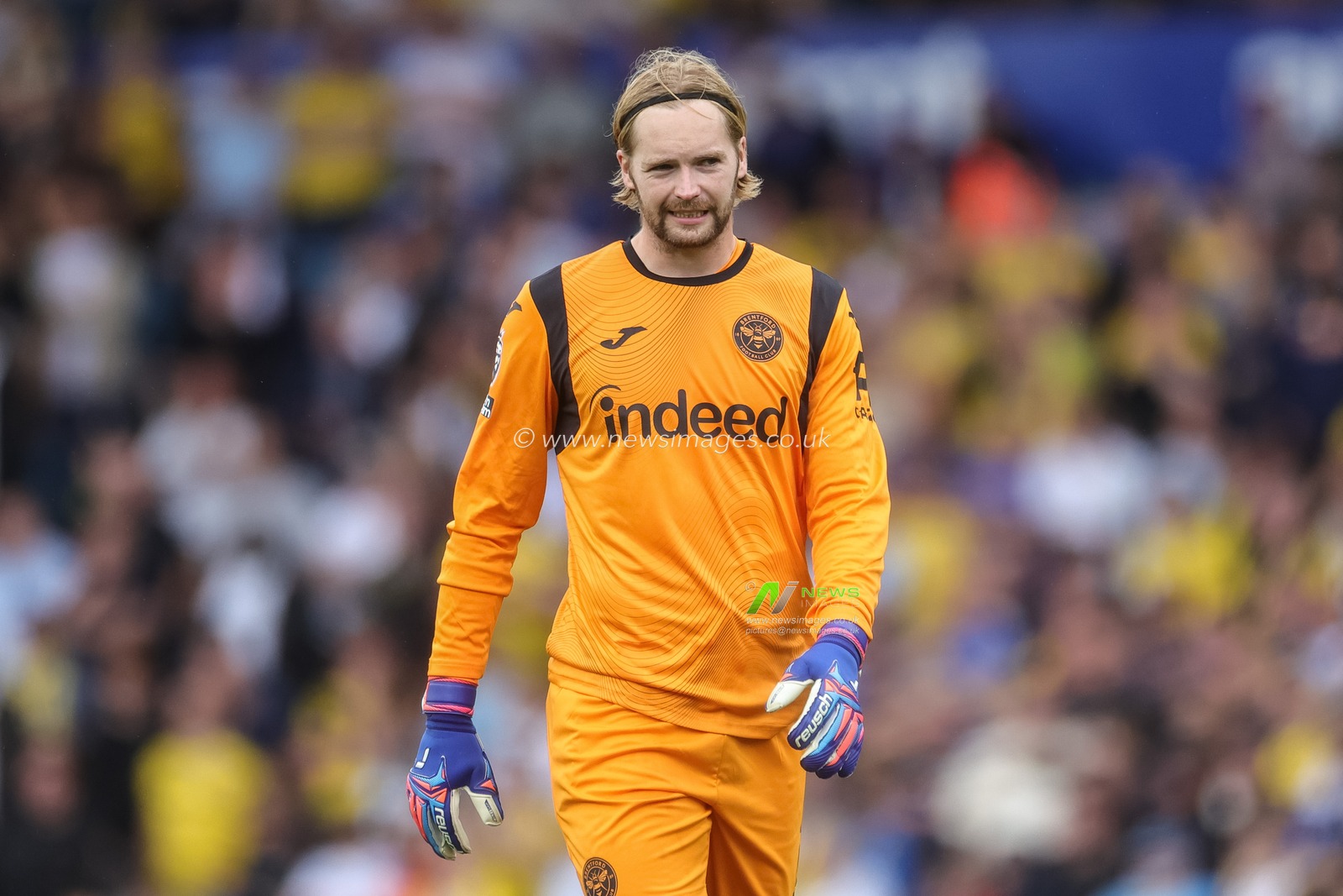Brentford goalkeeper Caoimhin Kelleher during the Premier League match Leeds United vs Brentford at Elland Road, Leeds, United Kingdom on 30 August 2026

(Photo by Mark Cosgrove/News Images)