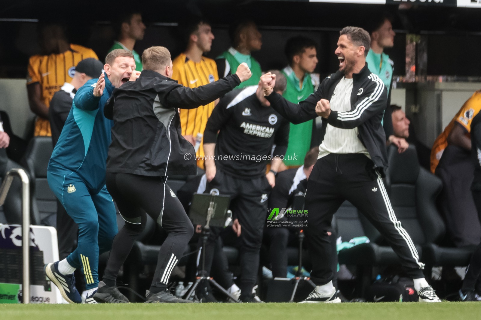 Eddie Howe manager of Newcastle United celebrates the goal of Harvey Barnes of Newcastle United with Jason Tindall Newcastle United first team coach during the Premier League match Newcastle Untied vs Brighton & Hove Albion at St. James's Park, Newcastle, United Kingdom on 02 May 2026

(Photo by Mark Cosgrove/News Images)