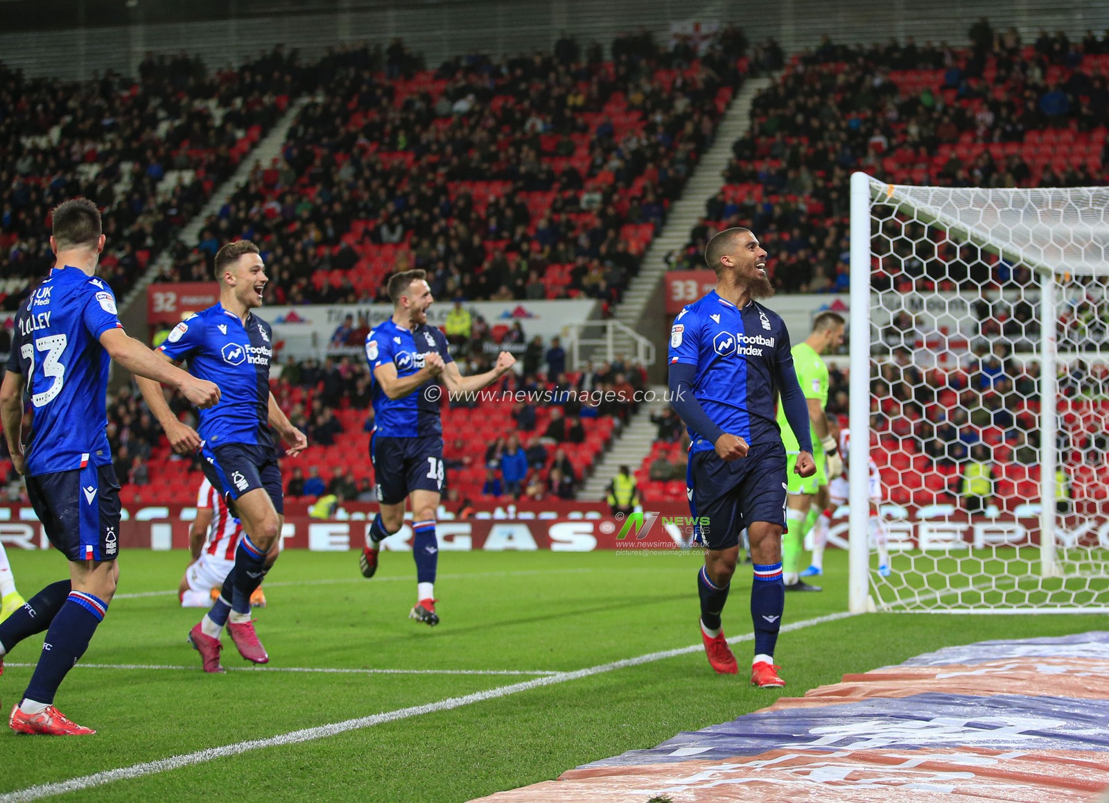 27th September 2019, Bet365 Stadium, Stoke-on-Trent, England; Sky Bet Championship, Stoke City v Nottingham Forest : Lewis Grabban (7) of Nottingham Forest celebrates scoring in. The 61st minute, 1-3 to Forest


Credit: Conor Molloy/News Images