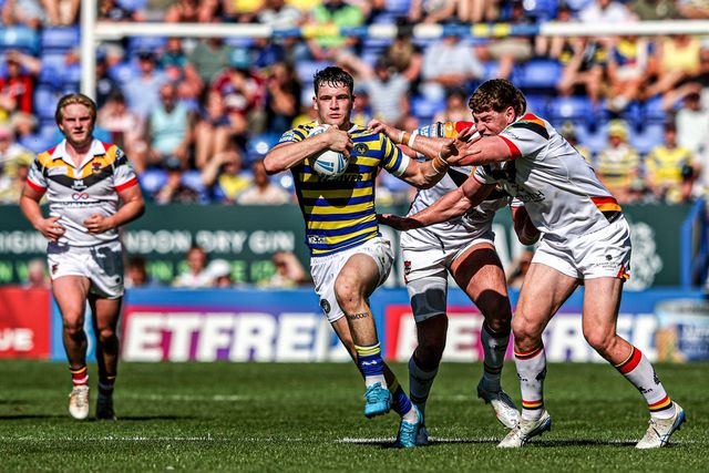 Josh Thewlis of Warrington Wolves breaks with the ball during the Betfred Super League round 12 match Warrington Wolves vs Bradford Bulls at The Halliwell Jones Stadium, Warrington, United Kingdom on 24 May 2026

(Photo by Alfie Cosgrove/News Images)