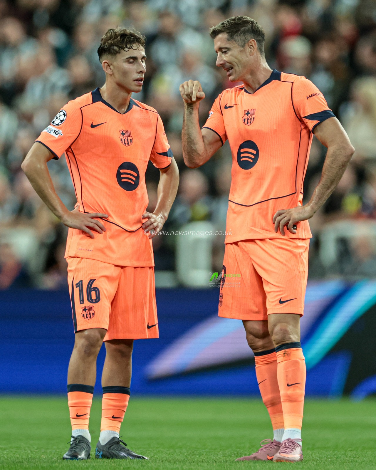 Robert Lewandowski of Barcelona and Fermin Lopez of Barcelona discuss tactics during the UEFA Champions League 2025/26 Phase MD1 Newcastle United vs Barcelona at St James's Park, Newcastle, United Kingdom, 18th September 2025

(Photo by Mark Cosgrove/News Images)