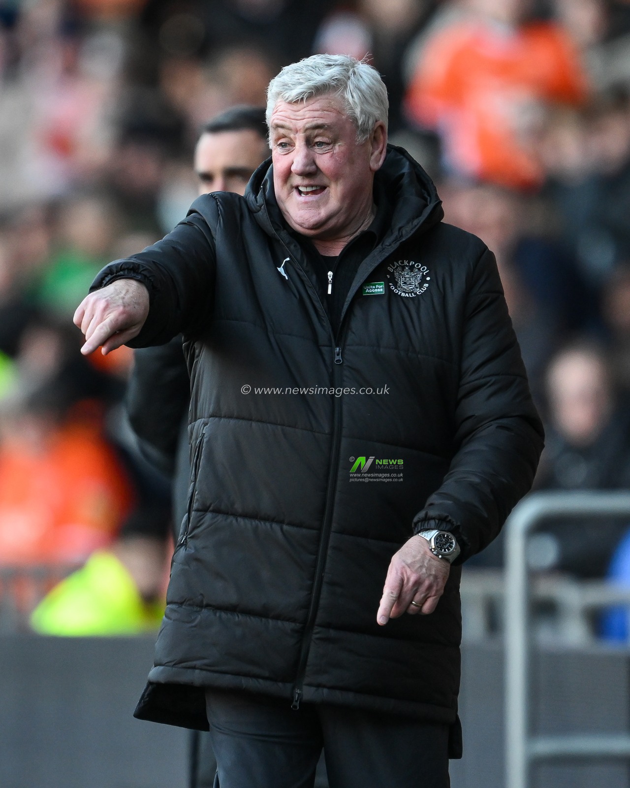 Steve Bruce head coach of Blackpool gives his team instructions during the Sky Bet League 1 match Blackpool vs Leyton Orient at Bloomfield Road, Blackpool, United Kingdom, 15th March 2025

(Photo by Craig Thomas/News Images)