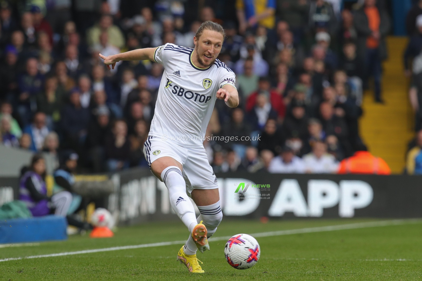 Luke Ayling #2 of Leeds United passes the ball during the Premier League match Leeds United vs Crystal Palace at Elland Road, Leeds, United Kingdom, 9th April 2023

(Photo by James Heaton/News Images)