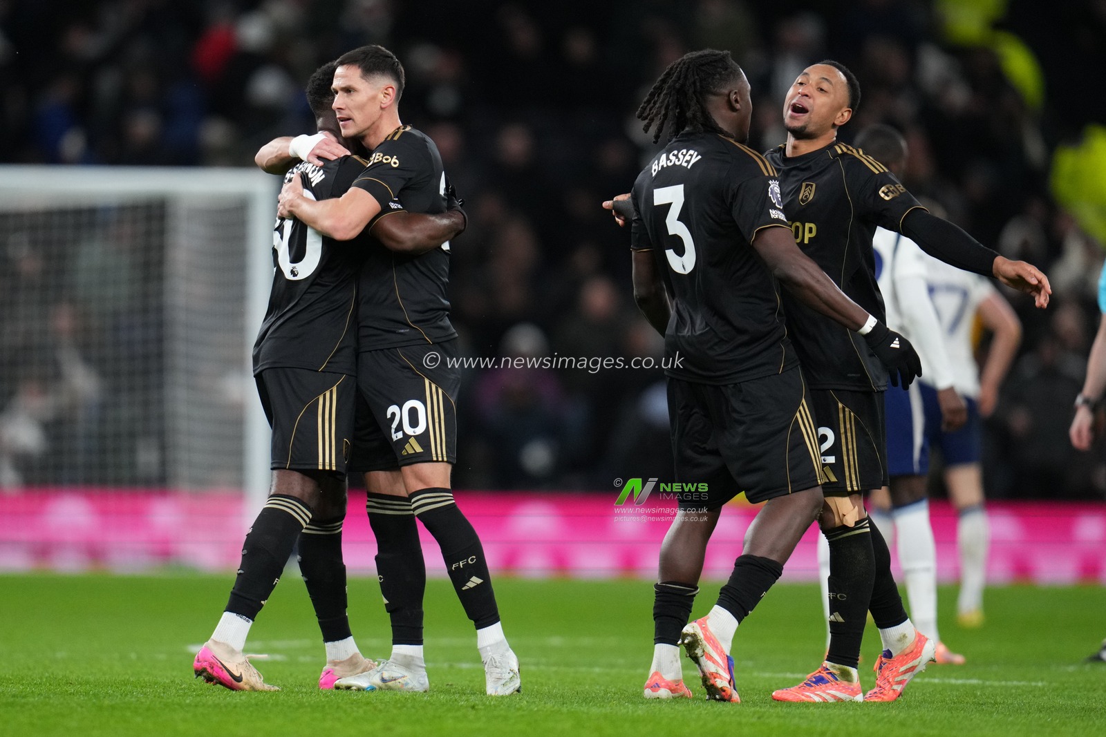 Fulham players Celebrate win during the Premier League match Tottenham Hotspur vs Fulham at Tottenham Hotspur Stadium, London, United Kingdom, 29th November 2025

(Photo by Harvey Murphy/News Images)

*** GER AUT SUI OUT ***