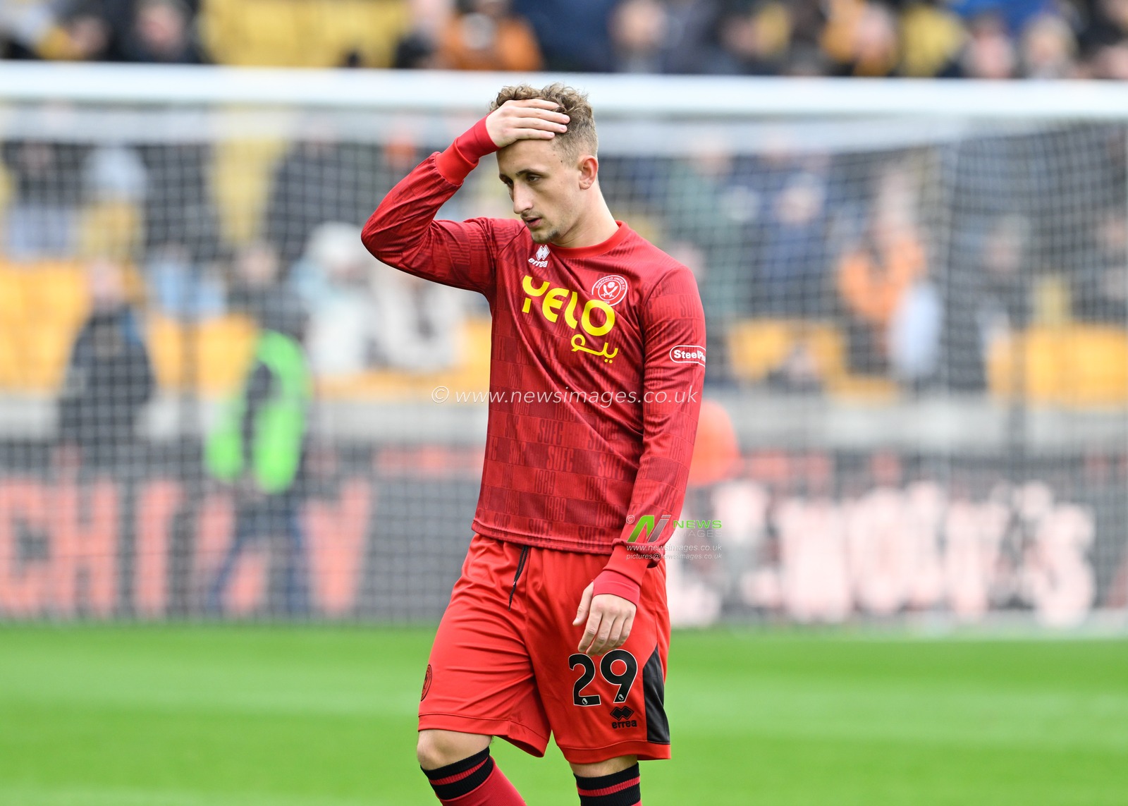 Sam Curtis of Sheffield United warms up ahead of the match, during the Premier League match Wolverhampton Wanderers vs Sheffield United at Molineux, Wolverhampton, United Kingdom, 25th February 2024

(Photo by Cody Froggatt/News Images)