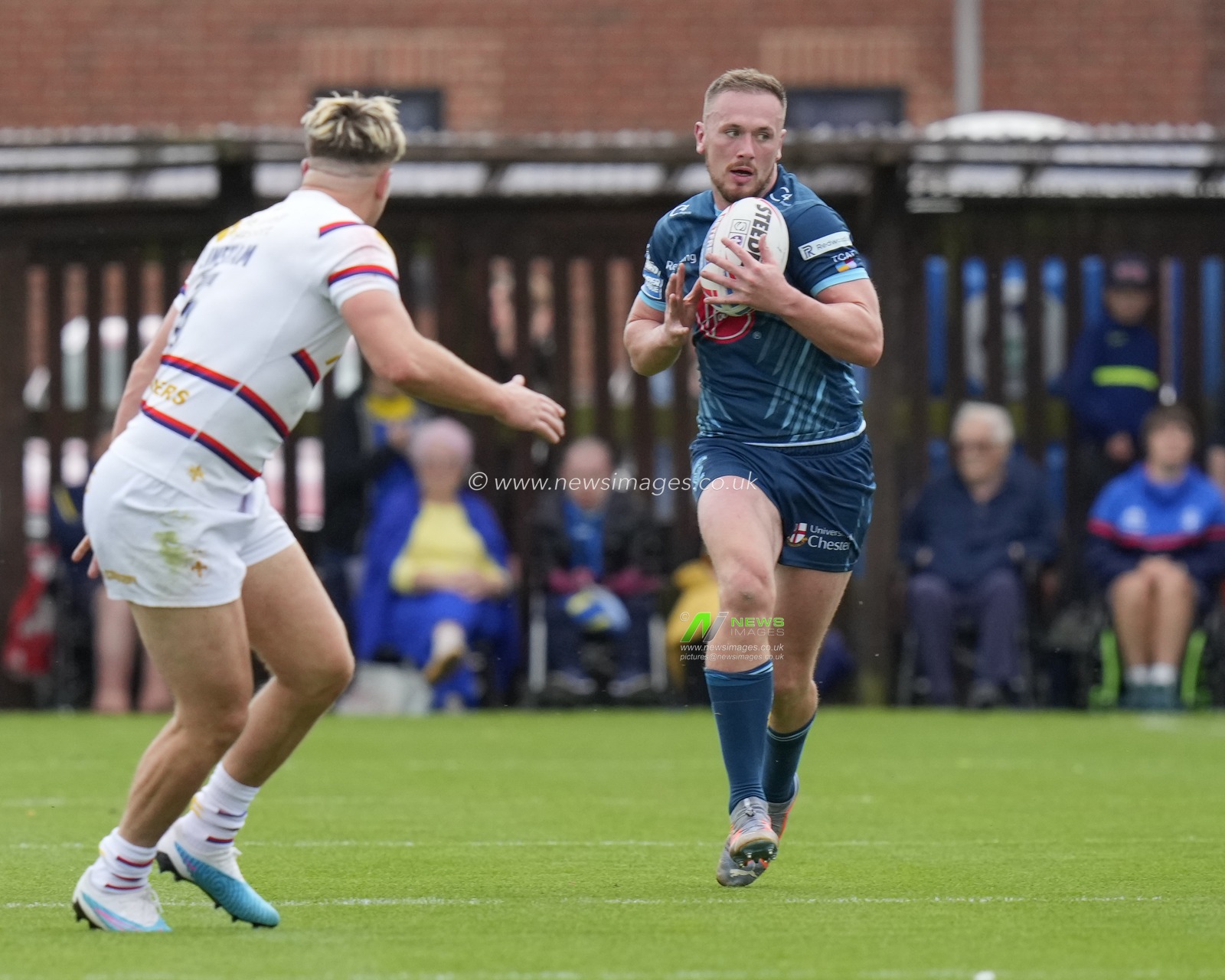 Ben Currie #11 of Warrington Wolves runs at Tom Lineham #5 of Wakefield Trinity during the Betfred Super League Round 20 match Wakefield Trinity vs Warrington Wolves at The Be Well Support Stadium, Wakefield, United Kingdom, 30th July 2023

(Photo by Steve Flynn/News Images)