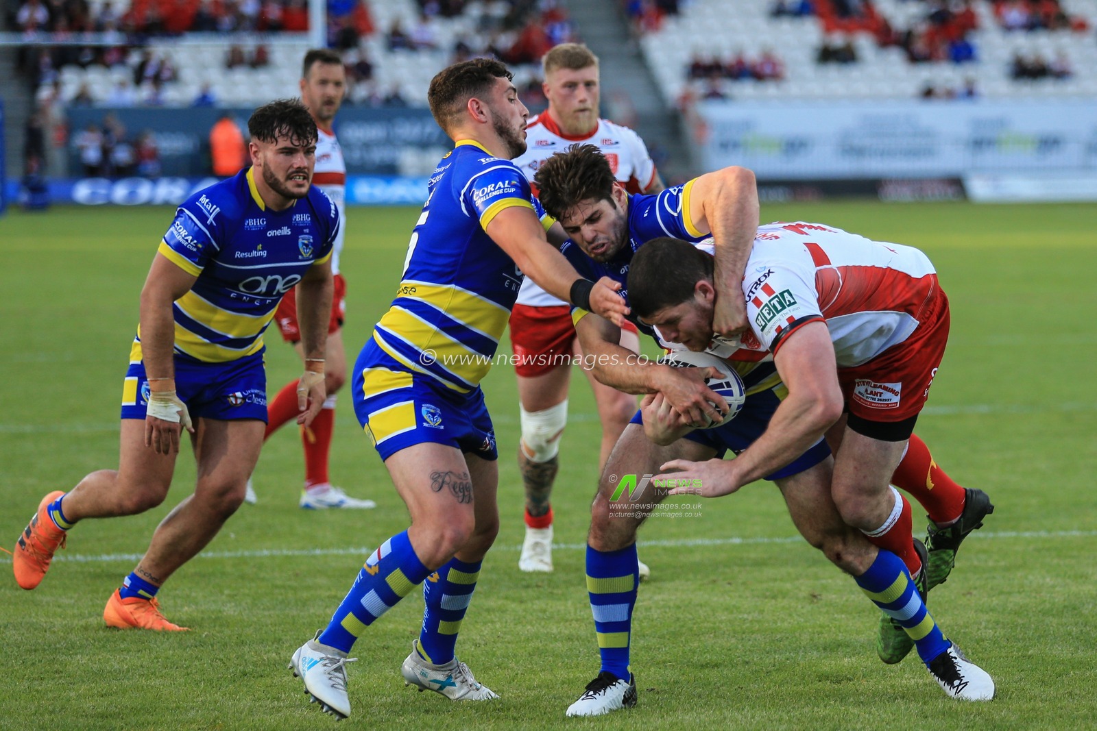31st May 2019 , KCOM Craven Park, Hull, England; Coral Challenge Cup 2019, Quarter Final , Hull KR vs Warrington Wolves ; Mitch Garbutt (14) of Hull KR is tackled by Jake Mamo (22) of Warrington Wolves


Credit: David Greaves/News Images