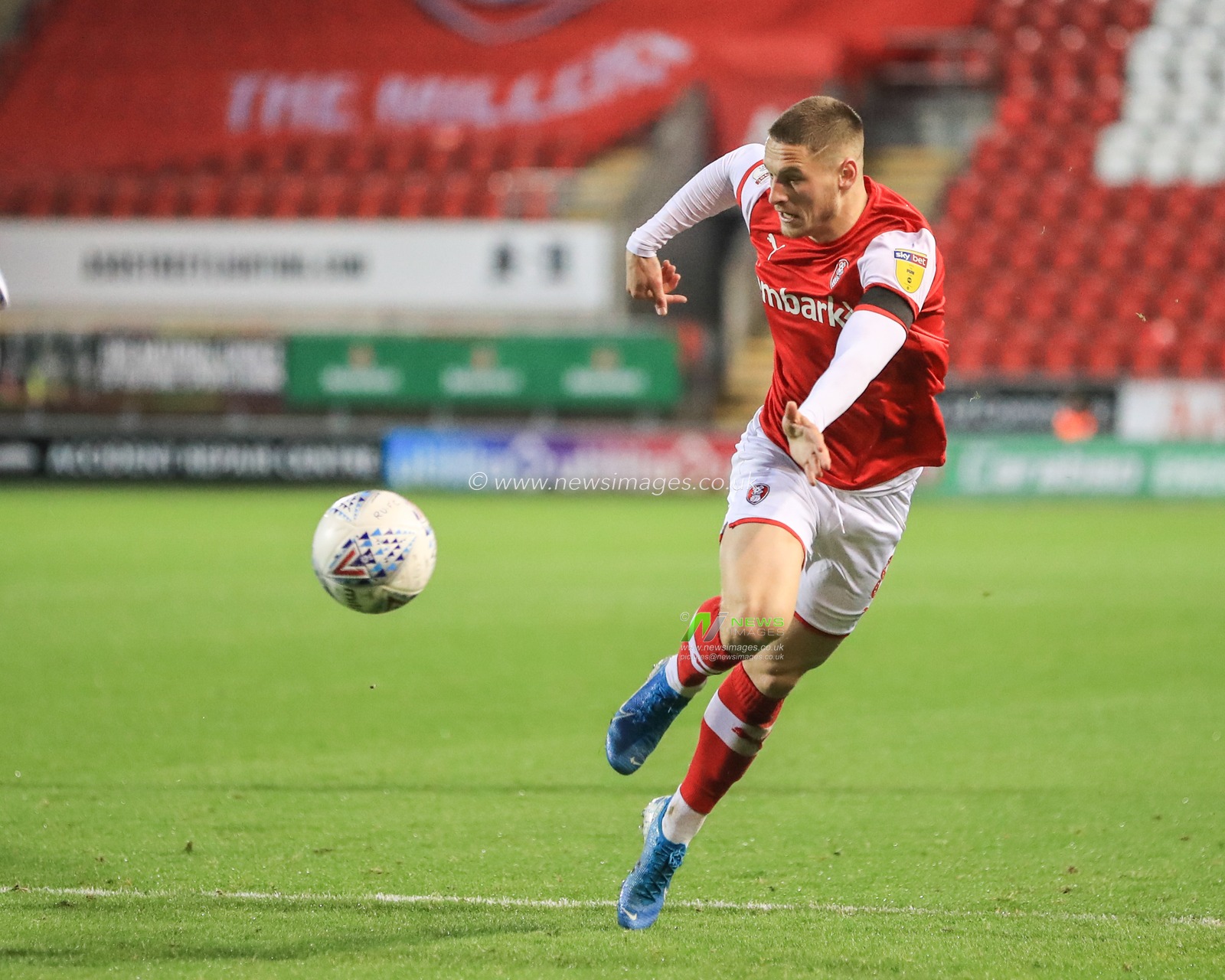 16th November 2019, New York Stadium, Rotherham, England; Sky Bet League 1, Rotherham United v Accrington Stanley : Ben Wiles (8) of Rotherham United shoots on goal 

Credit: Mark Cosgrove/News Images