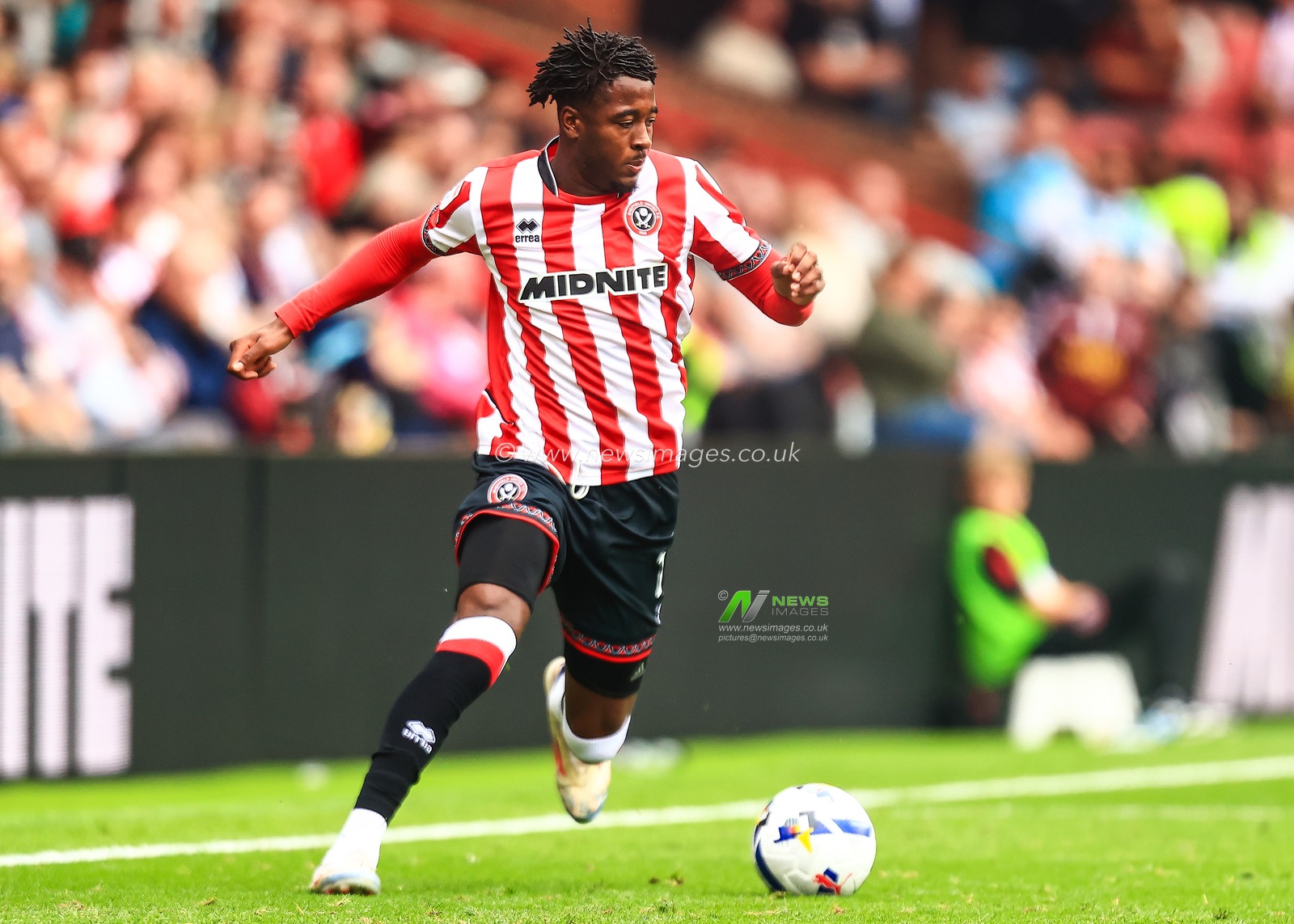 Andre Brooks of Sheffield United on the ball during the Sky Bet Championship match Sheffield United vs Millwall at Bramall Lane, Sheffield, United Kingdom, 23rd August 2025

(Photo by Richard Bierton/News Images)