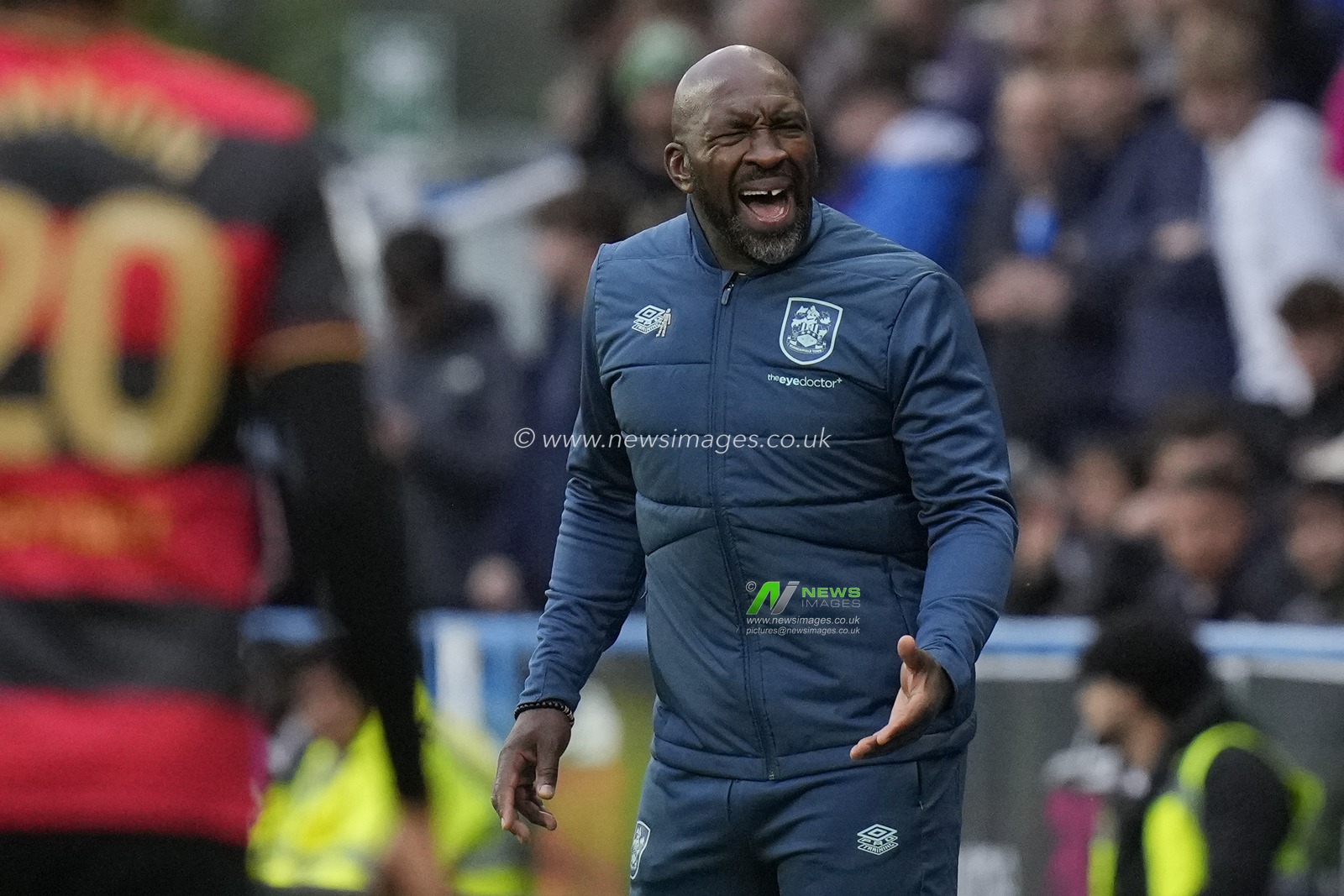 Darren Moore manager of Huddersfield Town shouts instructions during the Sky Bet Championship match Huddersfield Town vs Queens Park Rangers at John Smith's Stadium, Huddersfield, United Kingdom, 21st October 2023

(Photo by Steve Flynn/News Images)