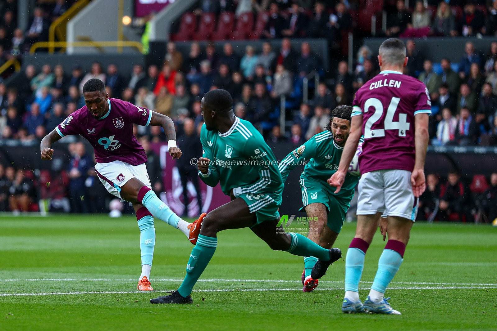Jaidon Anthony of Burnley shoots over during the Premier League match Burnley vs Liverpool at Turf Moor, Burnley, United Kingdom, 14th September 2025

(Photo by Jorge Horsted/News Images)