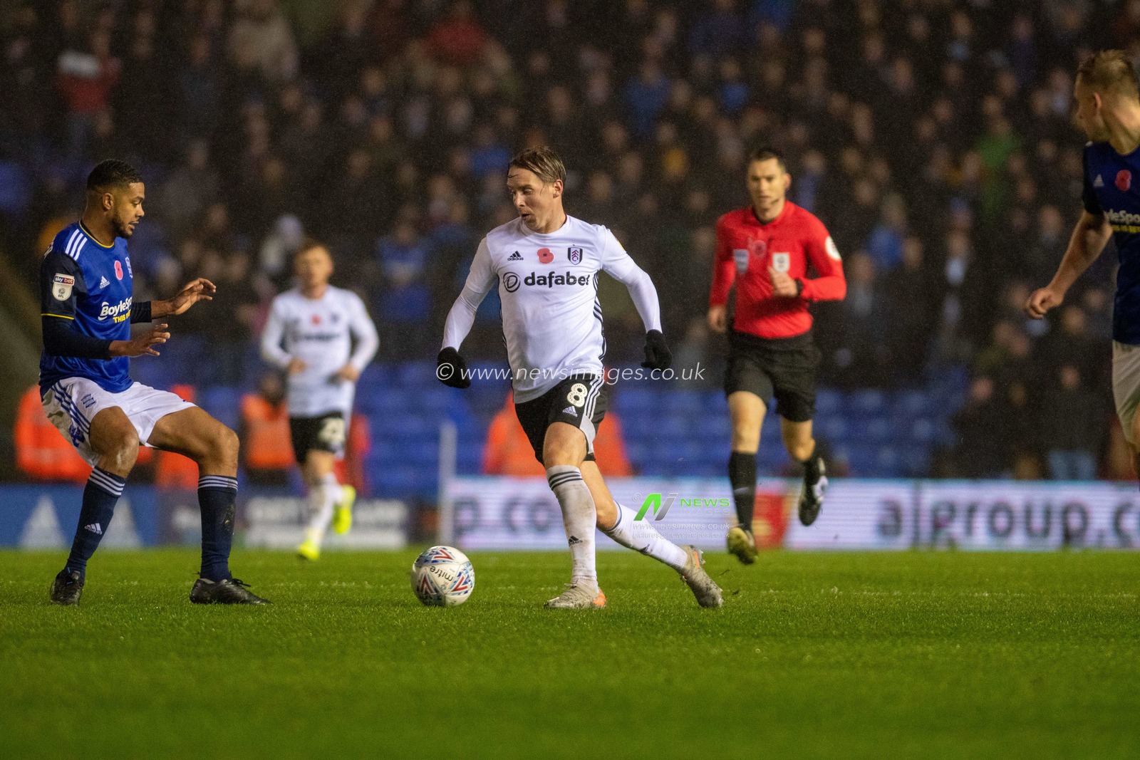 9th November 2019, St Andrews, Birmingham, England; Sky Bet Championship, Birmingham City v Fulham : Stefan Johansen (08) of Fulham runs with the ball

Credit: Gareth Dalley/News Images