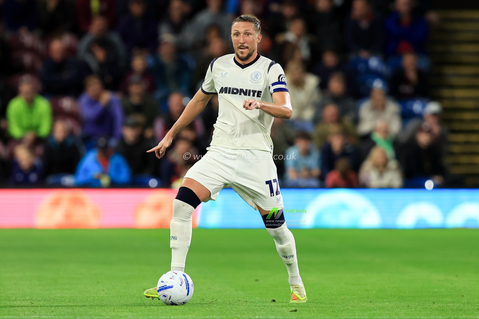 Luke Ayling of Middlesbrough controls ball during the Sky Bet Championship match Burnley vs Middlesbrough at Turf Moor, Burnley, United Kingdom on 02 September 2026

(Photo by Jorge Horsted/News Images)